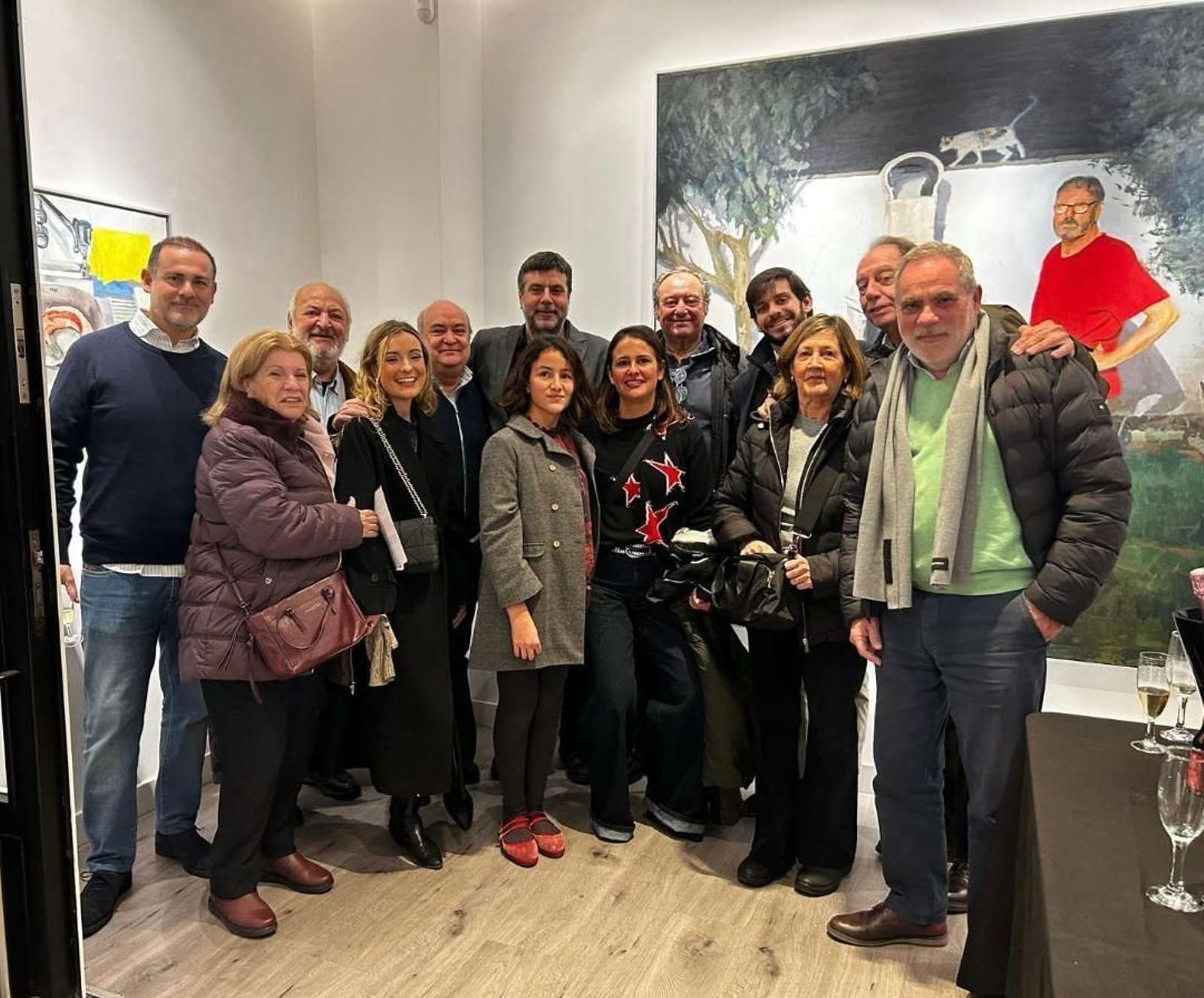 El pintor Pepe Baena con José Manuel Pascual, Ana García, Lolo Bustelo, Ana Gómez, Pelayo García Borbolla, María Pascual, Tomás Valiente, Carmen Pascual, Mamen Macías, Luis Machuca, Pablo Pascual y Salva Celada.