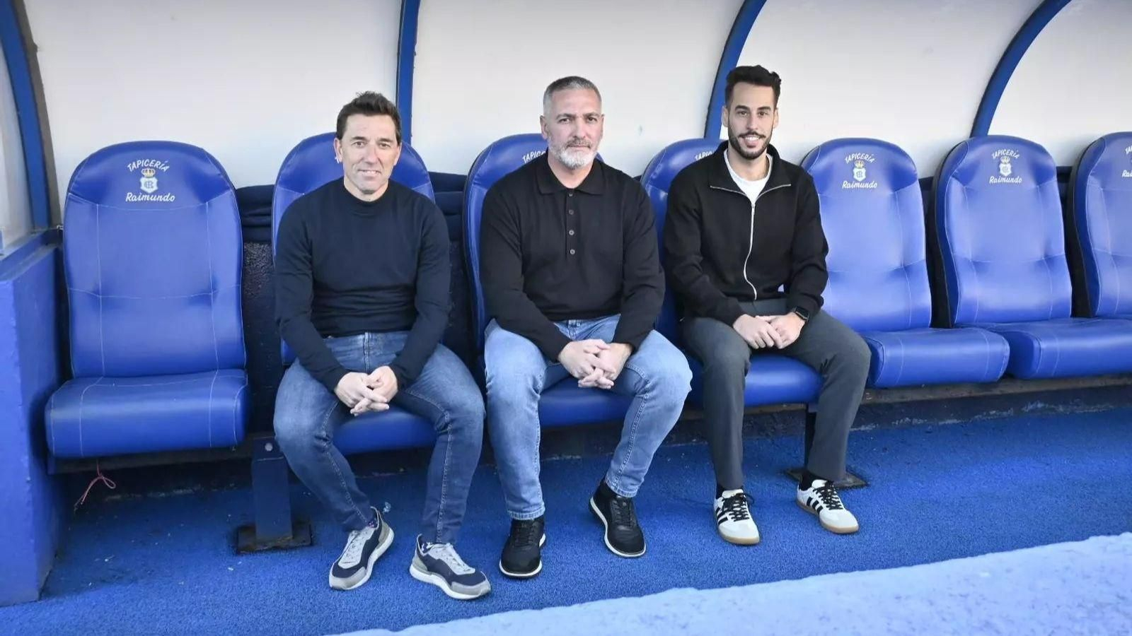 Arzu, junto a Daniel Avilés y a Bernardi Gaona, en su presentación este jueves en el Nuevo Colombino.