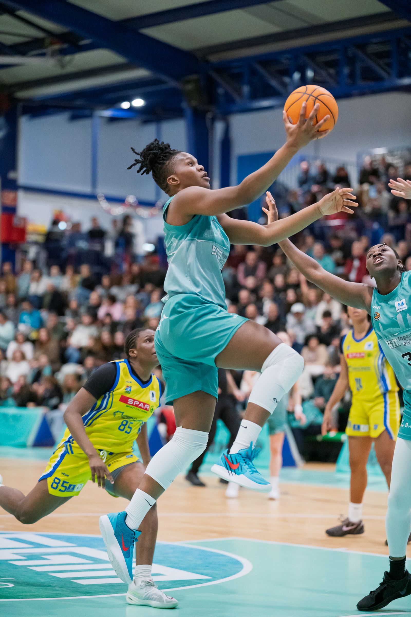 Esencial victoria del CAB Estepona ante el Spar Gran Canaria (80-64)