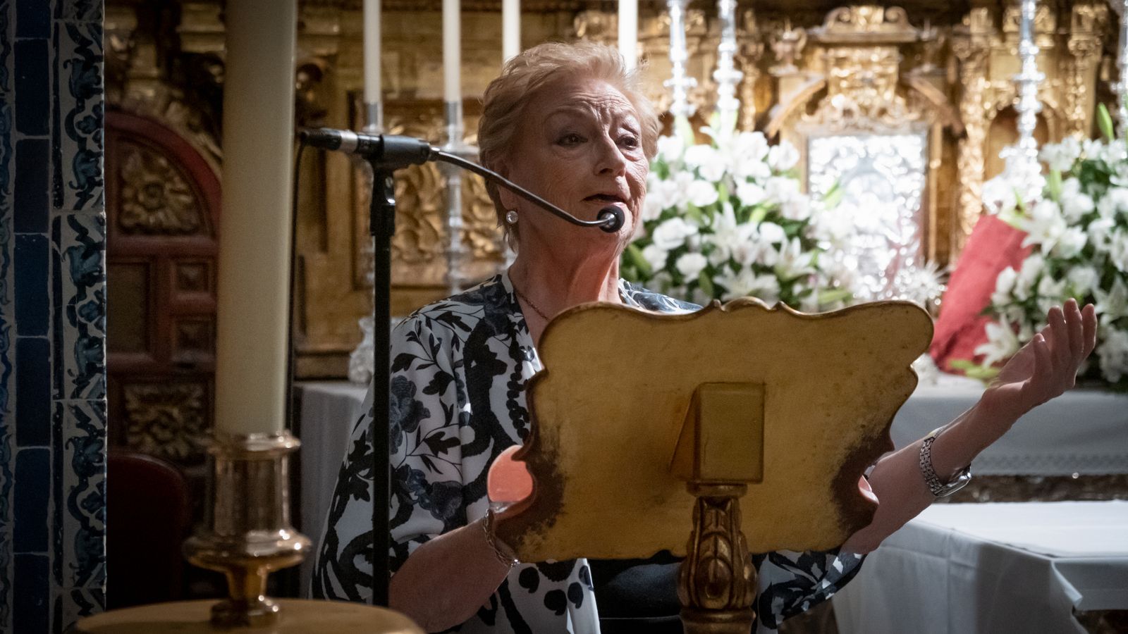 Angelita Yruela durante la meditación a la Virgen de las Nieves