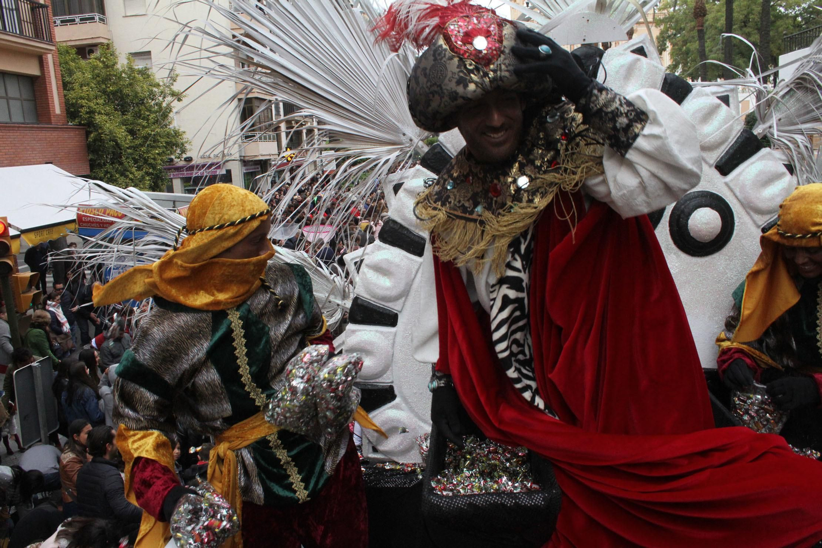 Cabalgata de los Reyes Magos 2018: Melchor, Gaspar y Baltazar adelantan su salida para llenar de ilusión las calles de Huelva