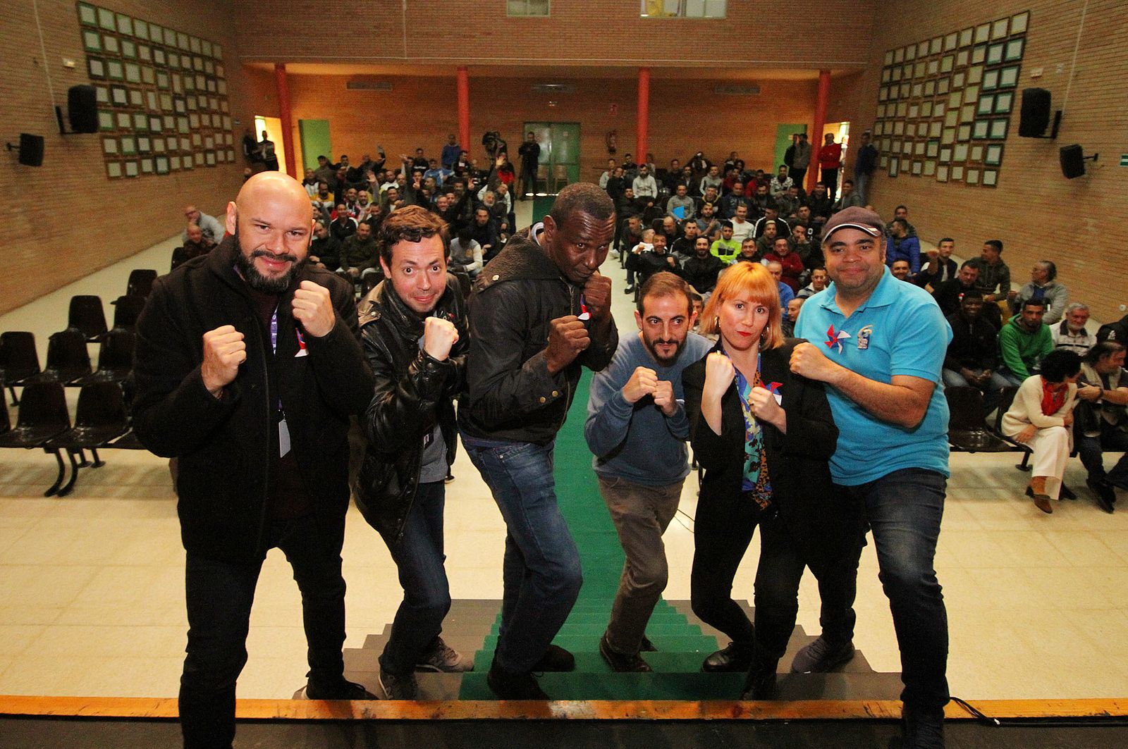 "El Piedra" visita la cárcel de Huelva, en imágenes