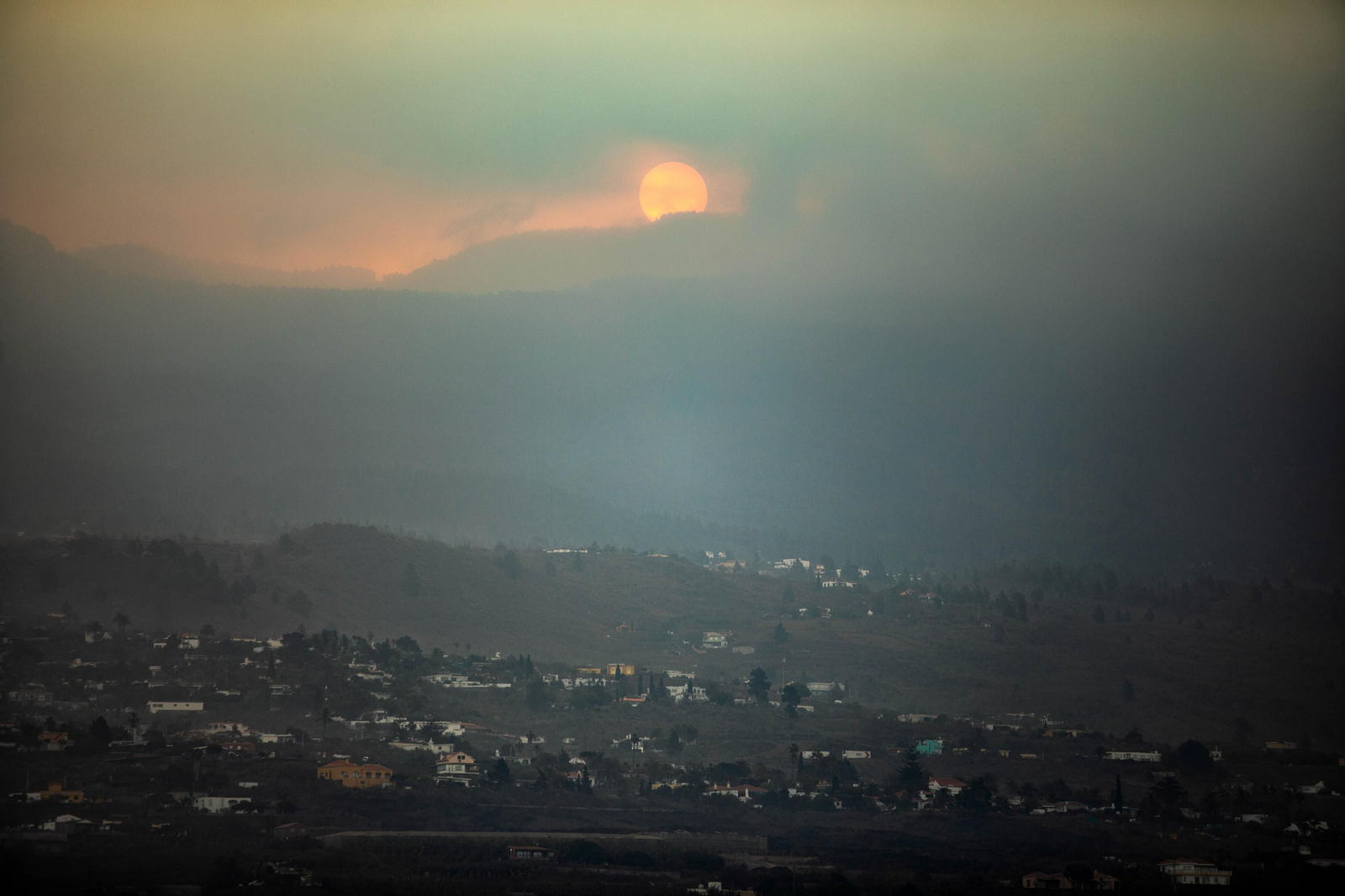 La nube de ceniza sobre el volcán de La Palma