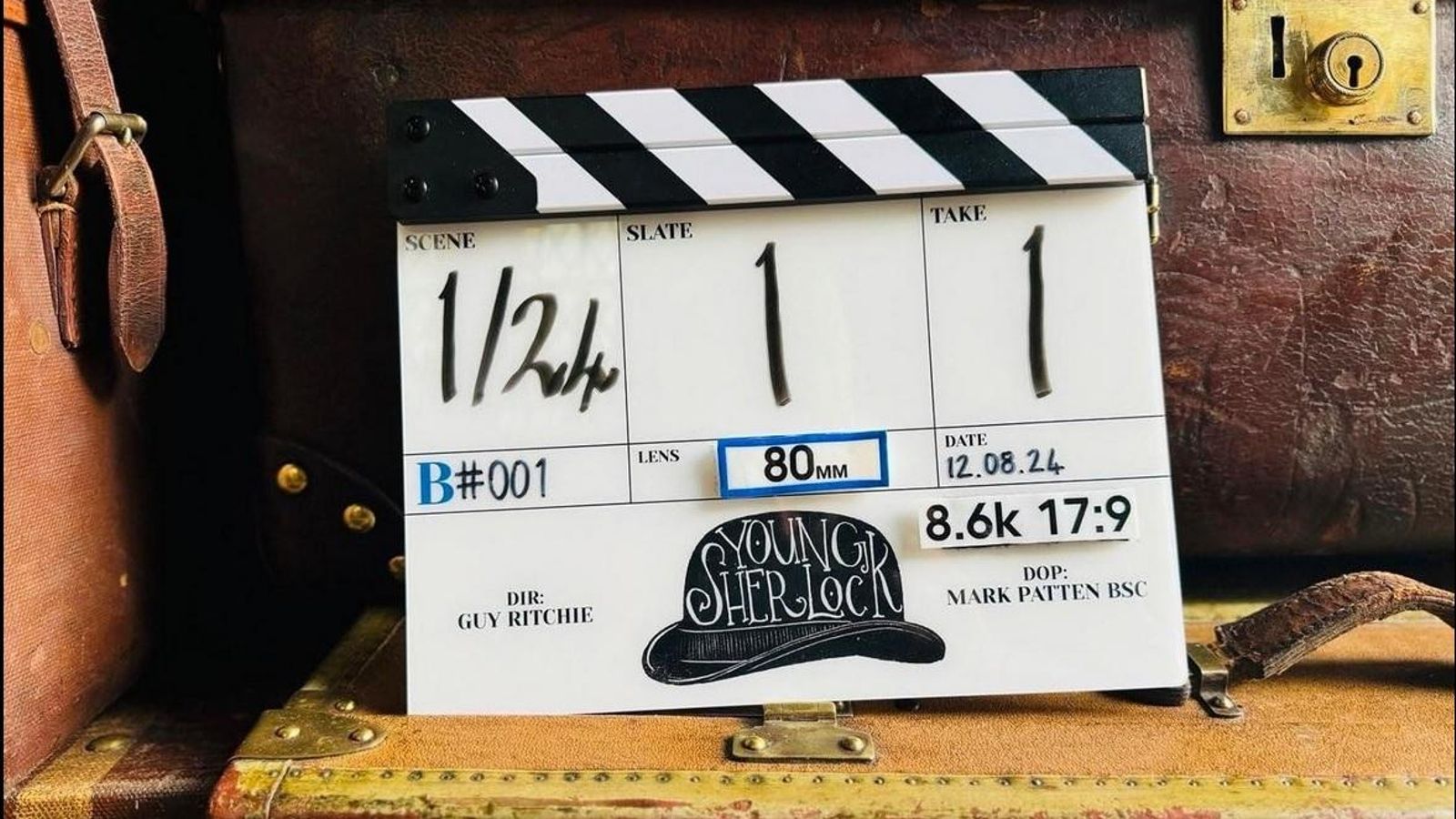 Claqueta de rodaje de la serie Young Sherlock (2024).