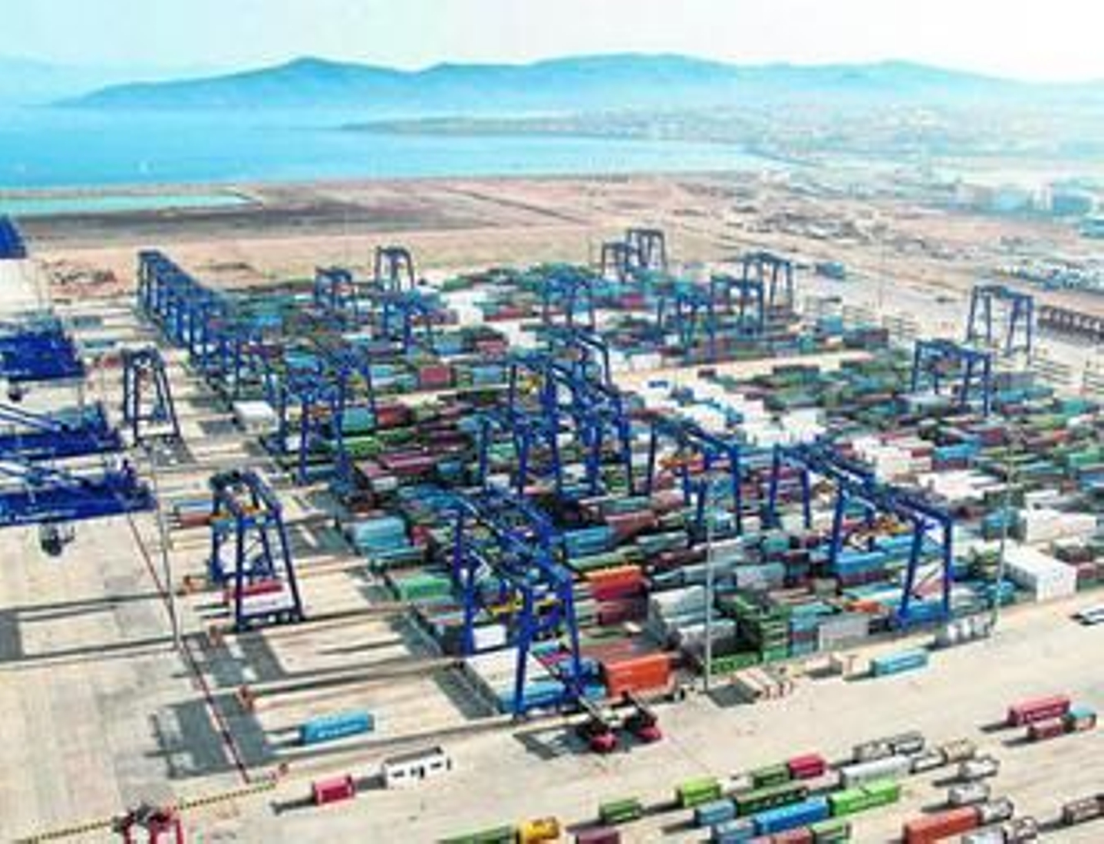 Imagen del patio de contenedores de TTI Algeciras, en imagen de archivo.