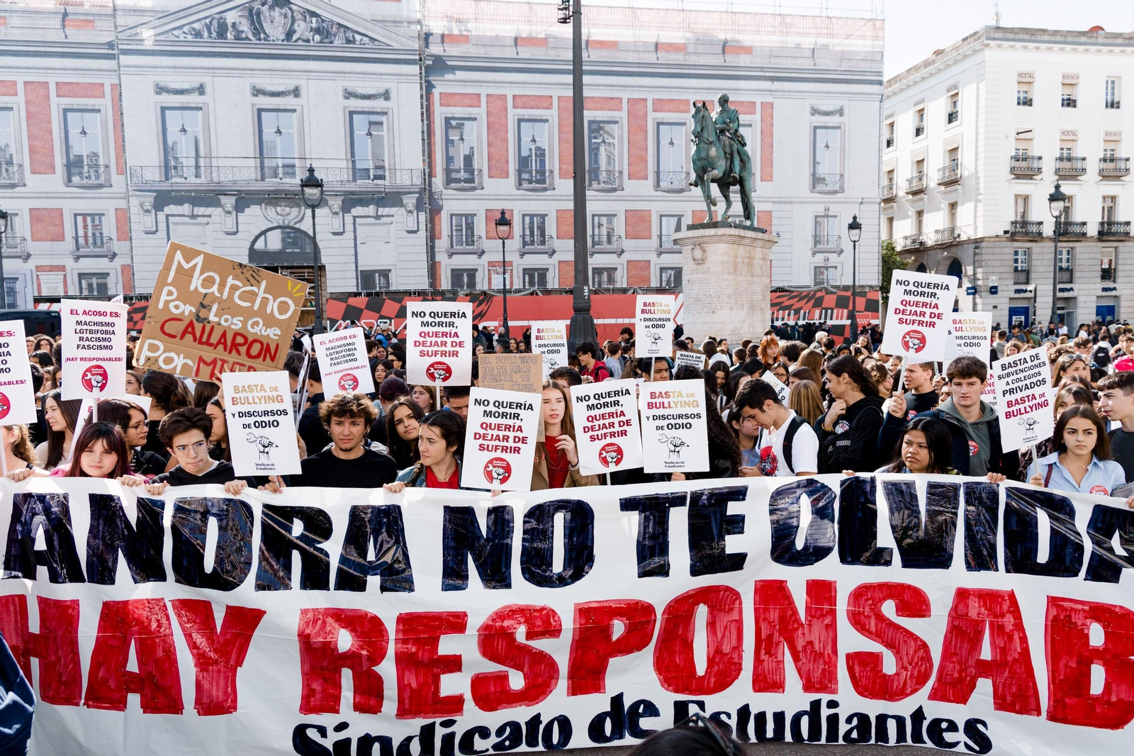 Las manifestaciones estudiantiles alzan su voz contra el 'bullying' a lo largo y ancho de España