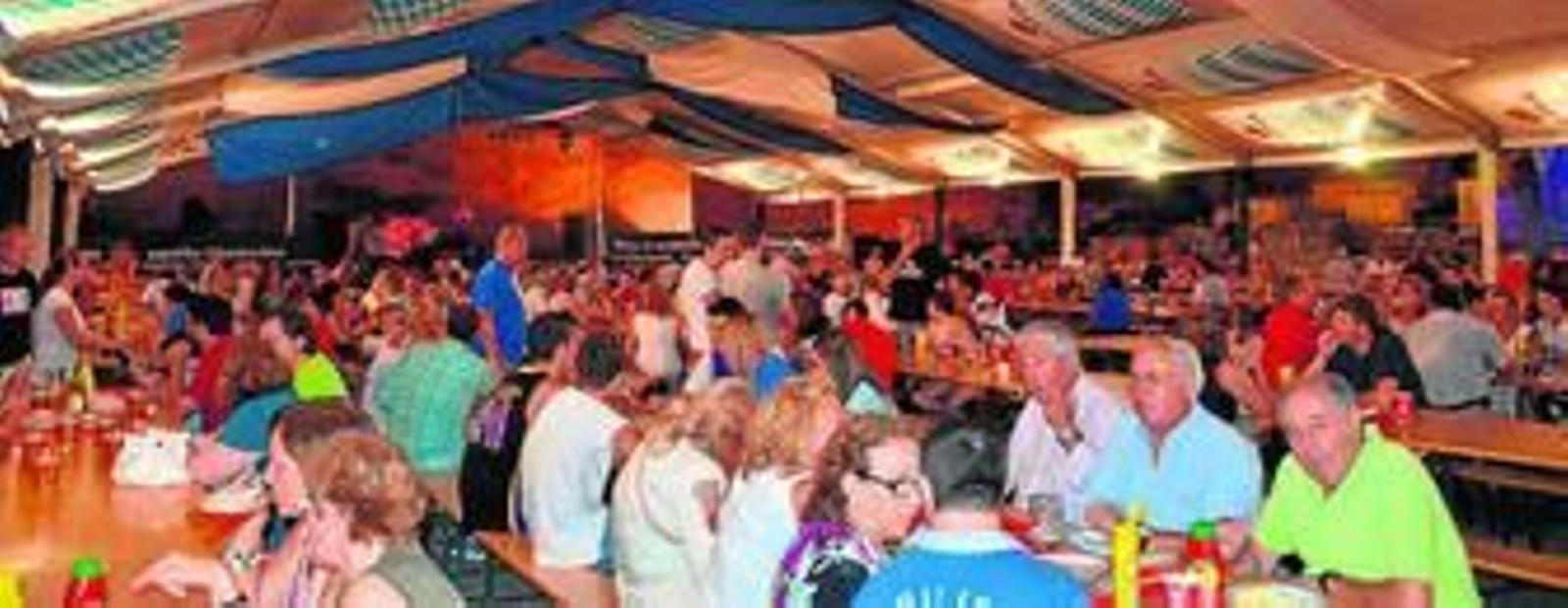 Un momento de la inauguración de la tienda de Media Markt, ayer.