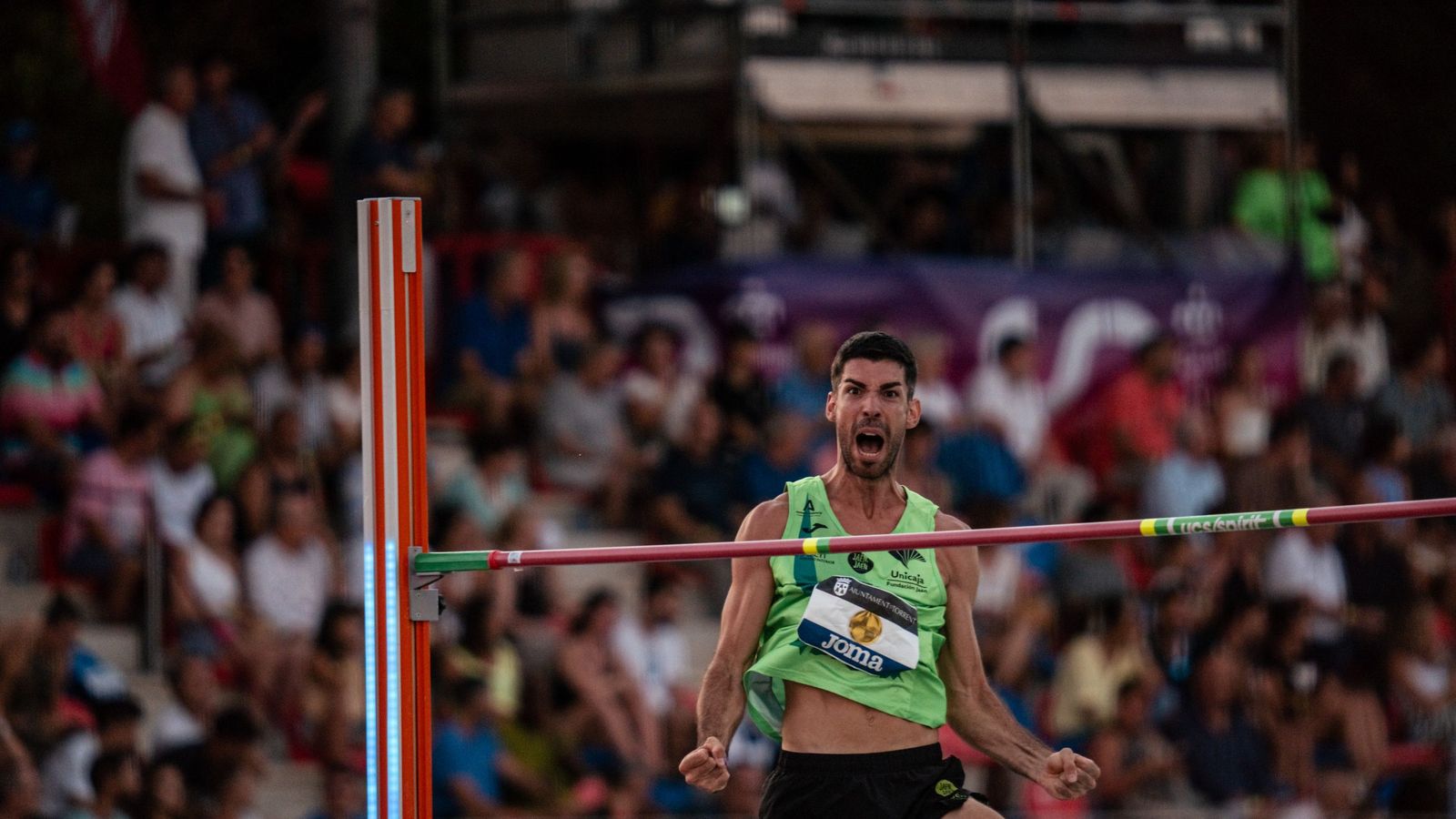 Carlos Rojas celebra un salto válido en una de sus competiciones.