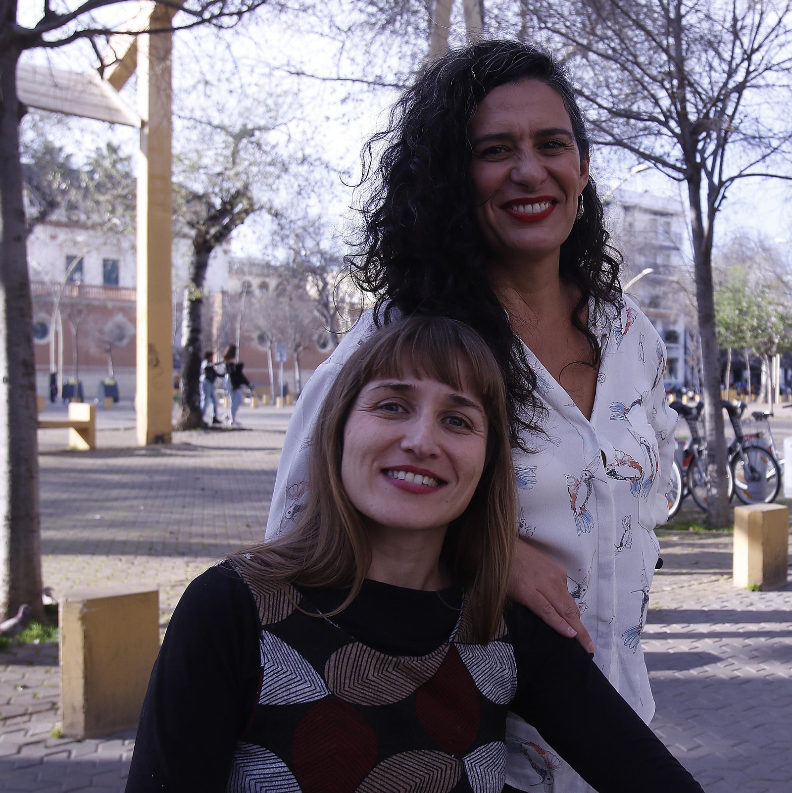 María Perianes (sentada) y Reyes Tirado (de pie).