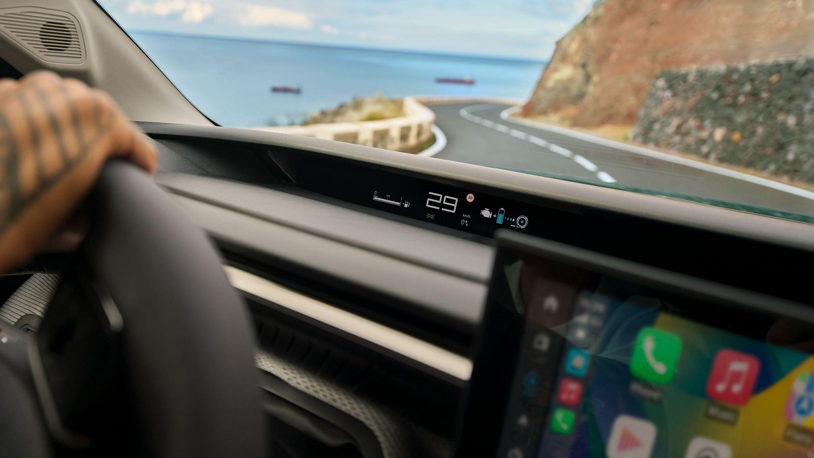 En el salpicadero, en lugar de una instrumentación al uso, el C3 Aircross recurre a datos proyectados sobre la zona superior del panel.
