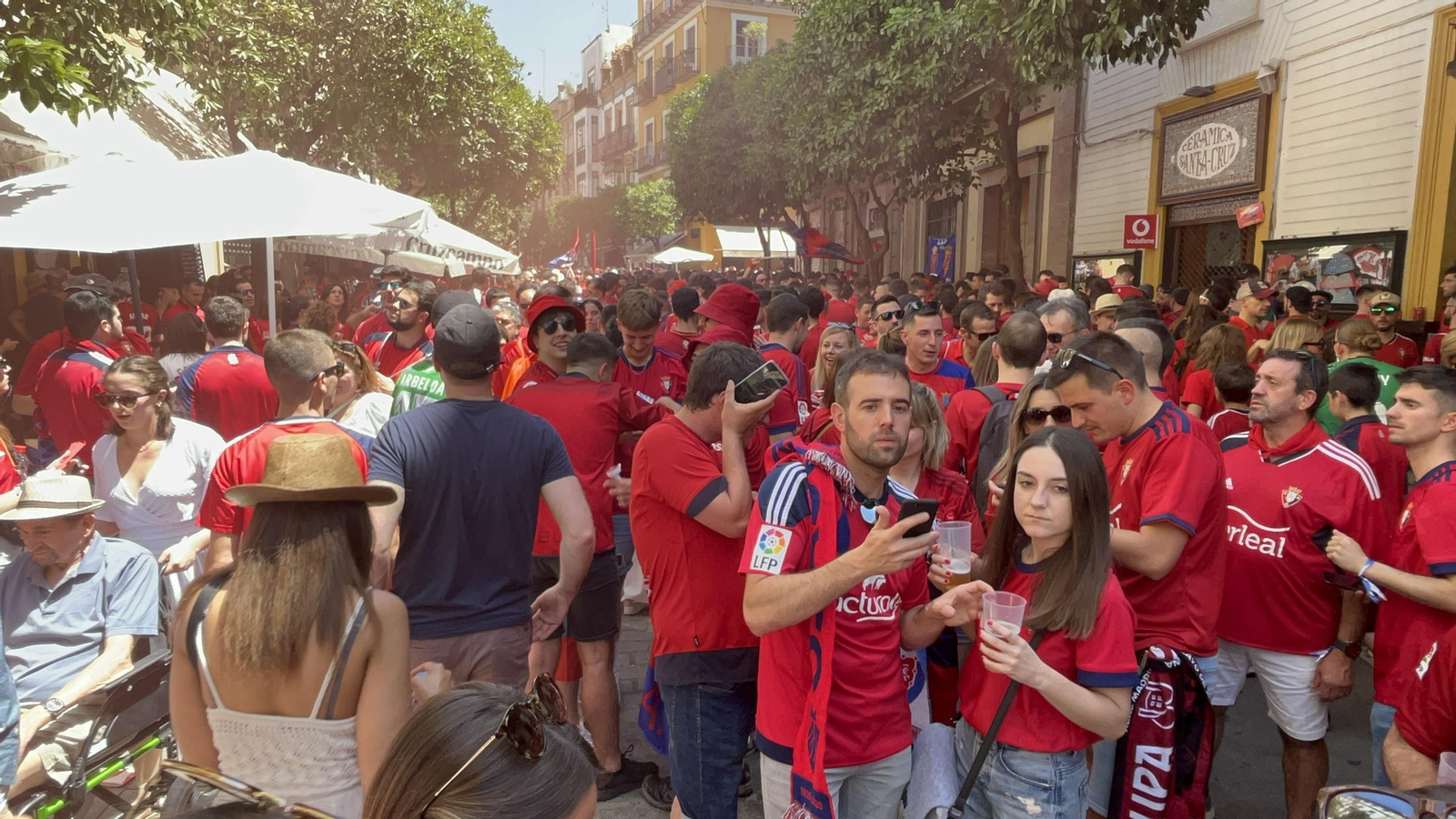 Búscate en la galería gráfica de las aficiones de Osasuna y Real Madrid en Sevilla