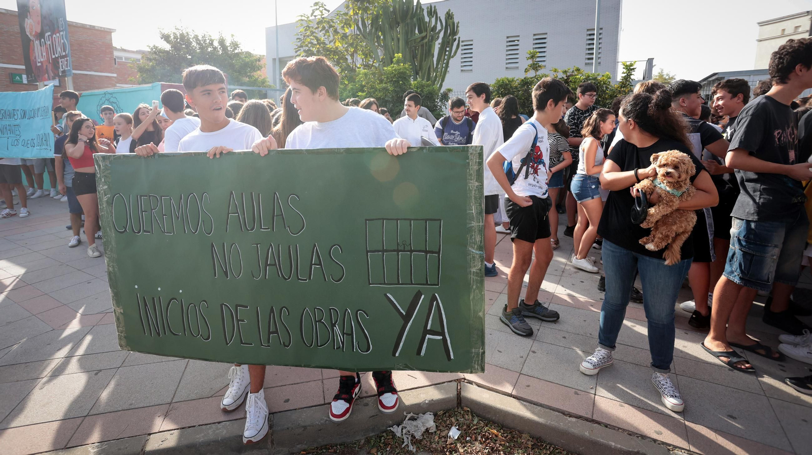 Imágenes de las protestas de alumnos y profesores del IES Lola Flores de Jerez