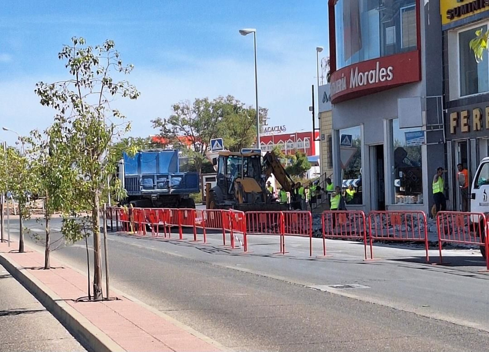 Inicio de las obras de remodelación de la avenida de La Rambla, en Puente Genil.