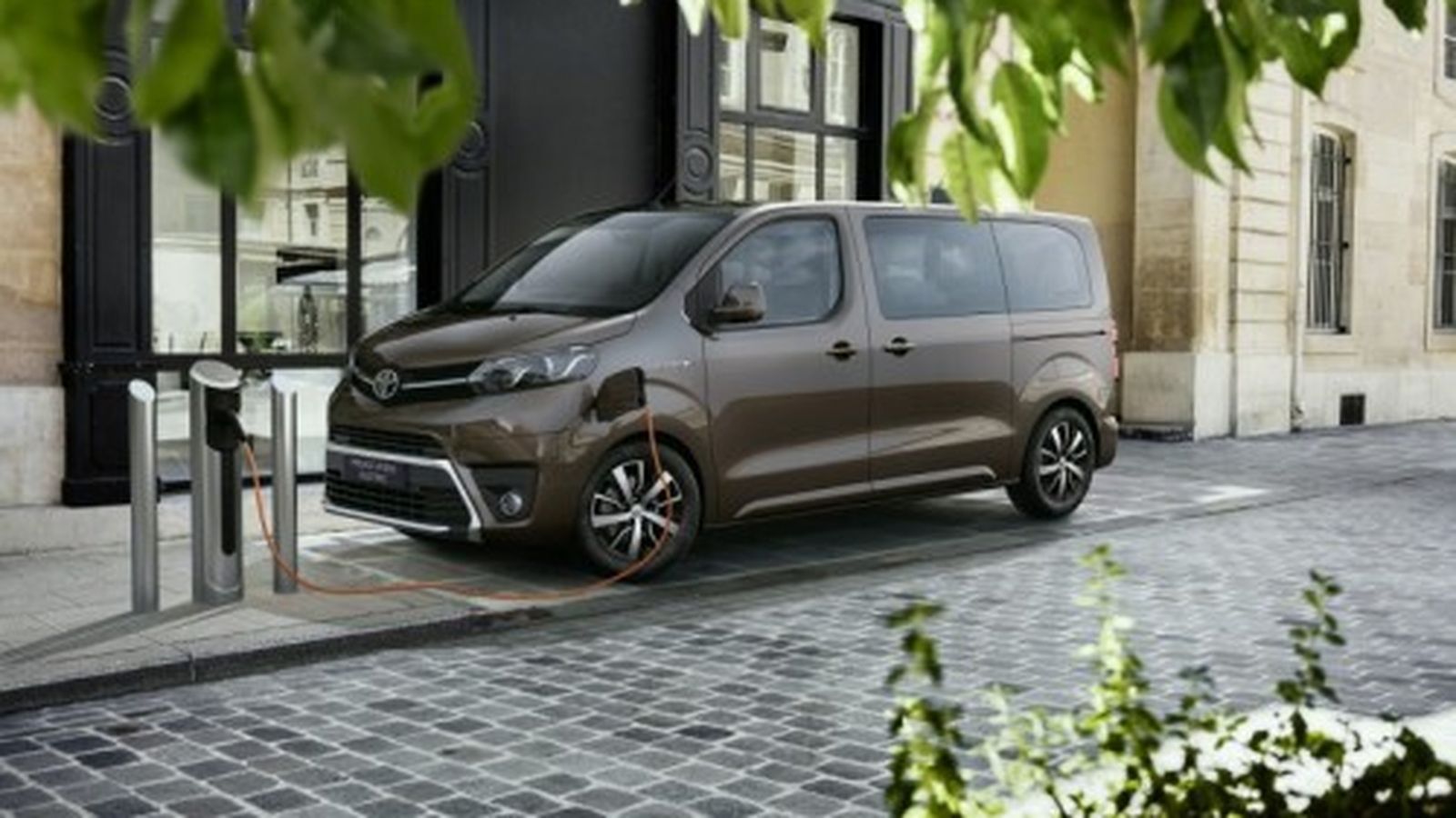 El nuevo modelo eléctrico de Toyota está disponible en cuatro acabados.