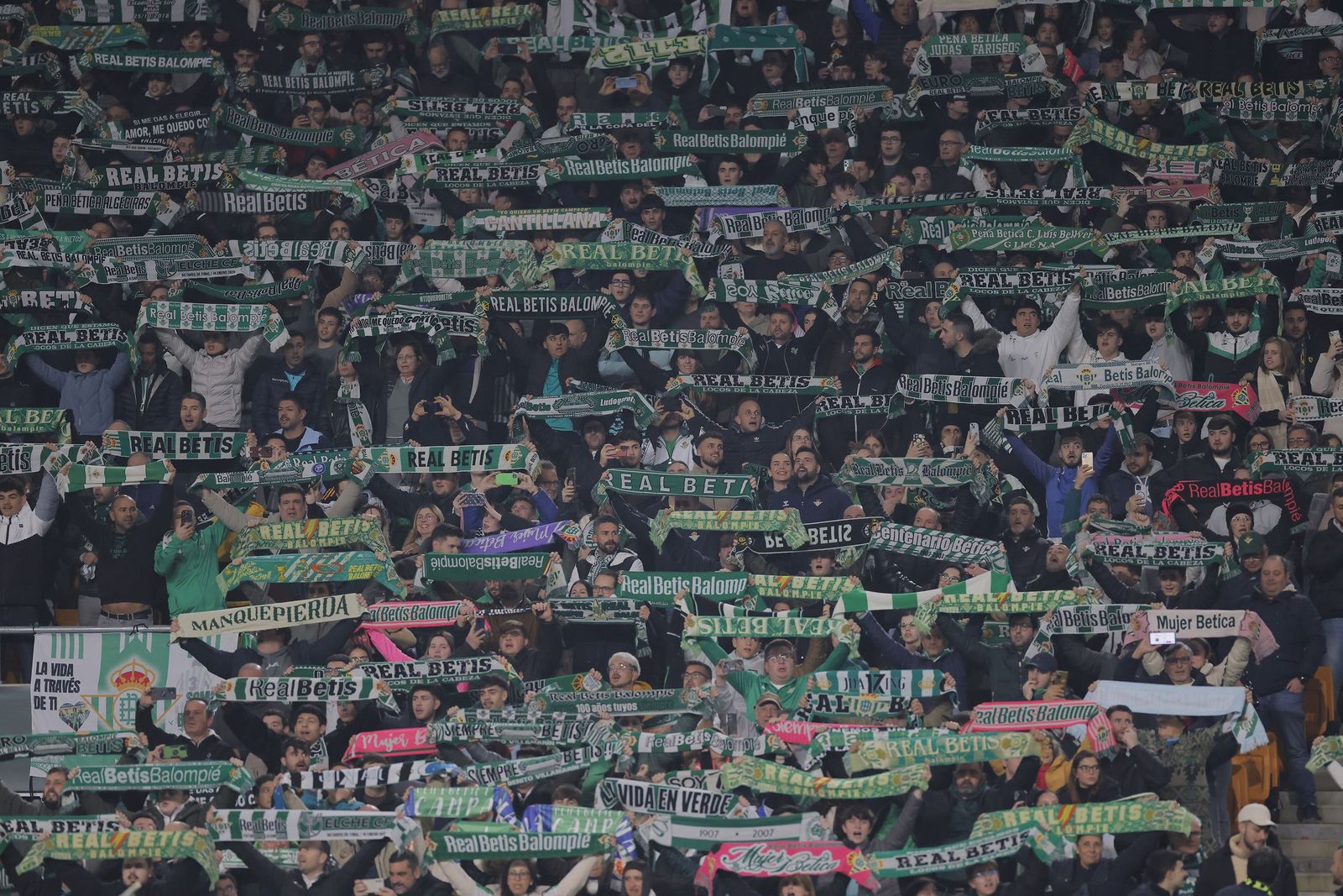 Búscate en las fotos del Betis - Elche