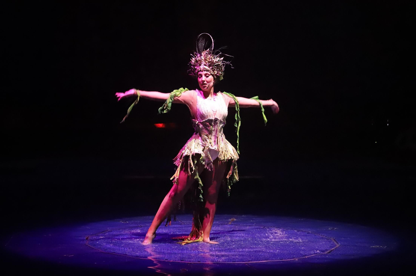 El Circo Alegría muestra su espectáculo sobre el agua, en imágenes