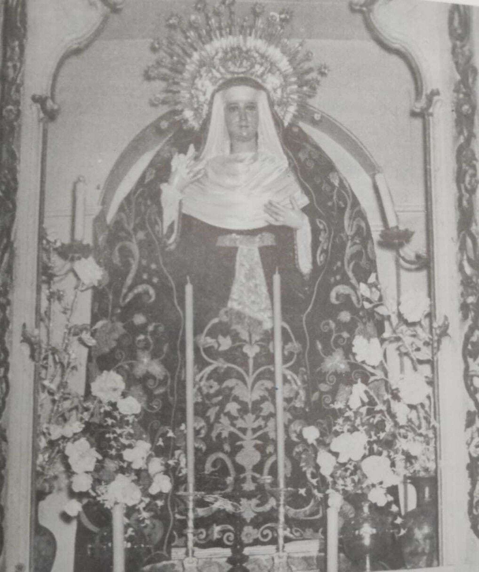 La Virgen de los Dolores con el antiguo manto