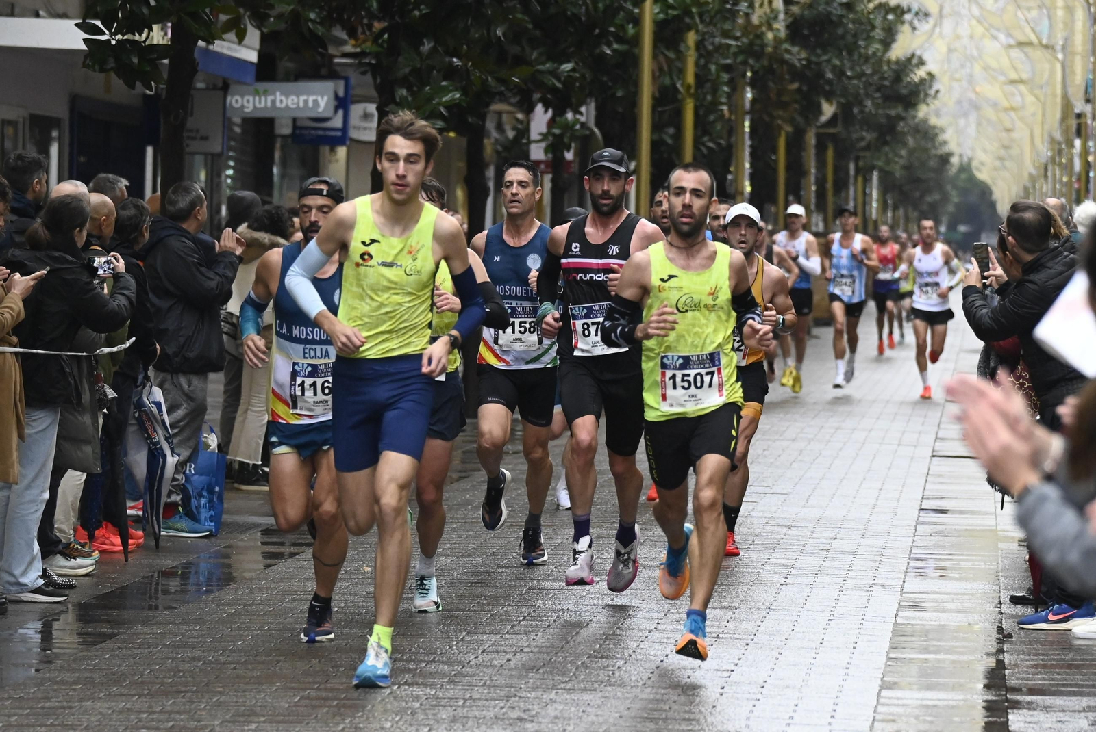 El paso de la Media Maratón de Córdoba 2025 por el centro de la ciudad