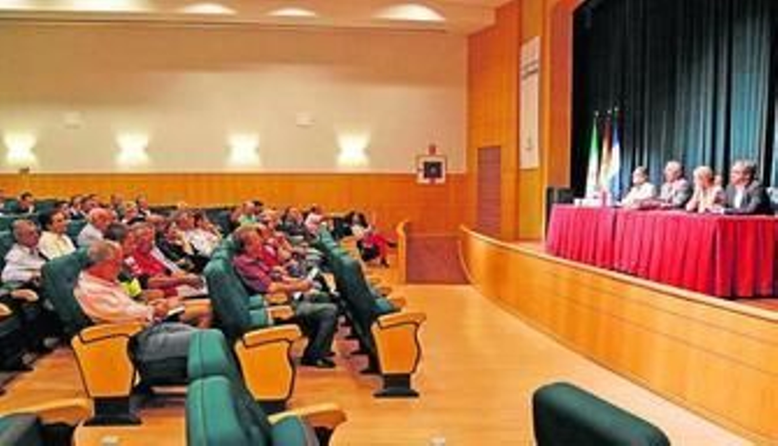 Javier de Torre, reunido ayer con los clubes de base de Jerez.