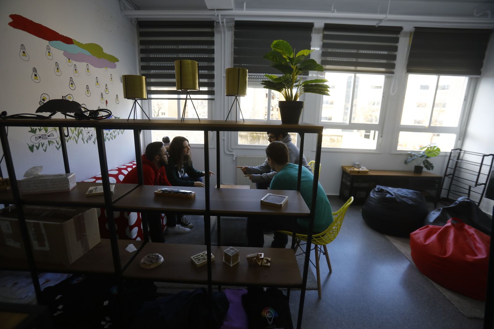 El restaurante y las cocinas del instituto Gran Capitán de Córdoba, en imágenes