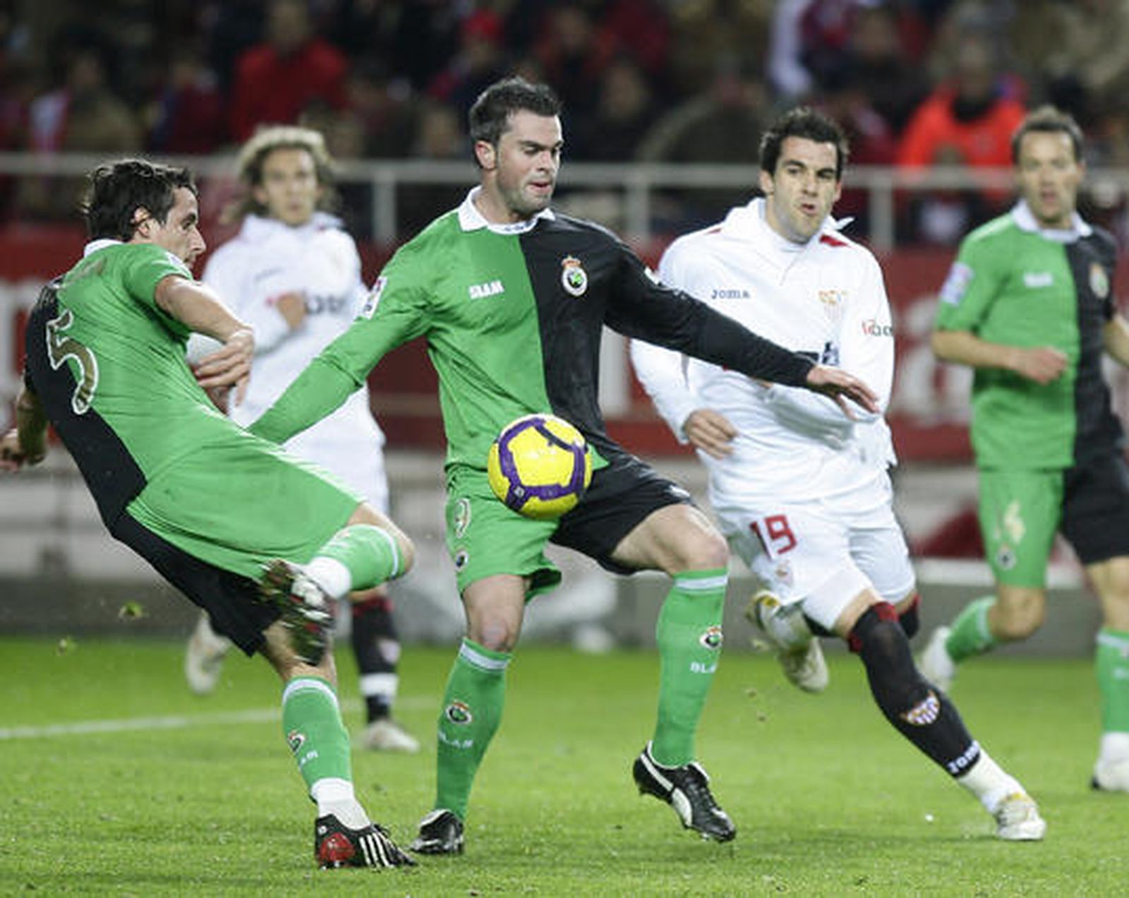 El Sevilla vuelve a ceder puntos en casa. / Antonio Pizarro