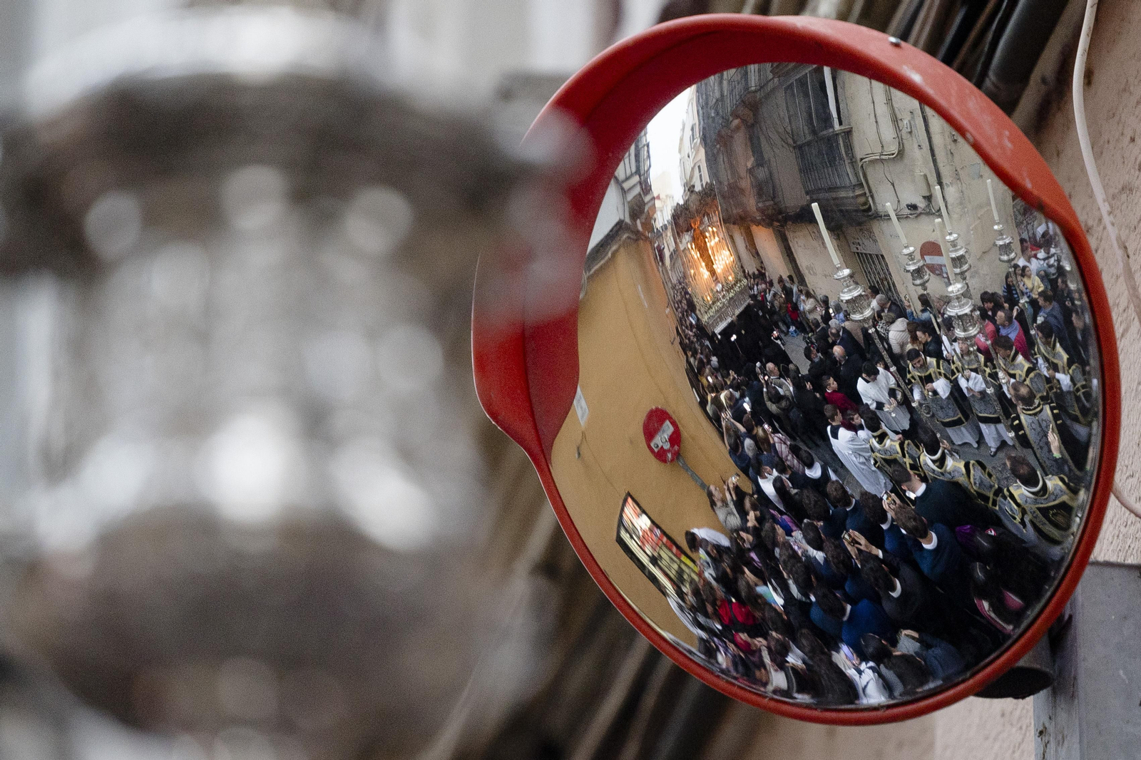 Las imágenes de la salida procesional de la Orden de Servitas en la Semana Santa de Cádiz