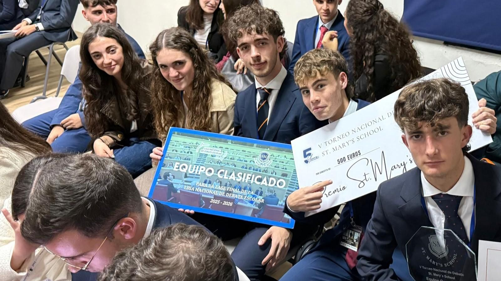 Equipo de debate del Liceo Sagrado Corazón, que se ha proclamado campeón del V Torneo Nacional de Debate Escolar St Mary's School