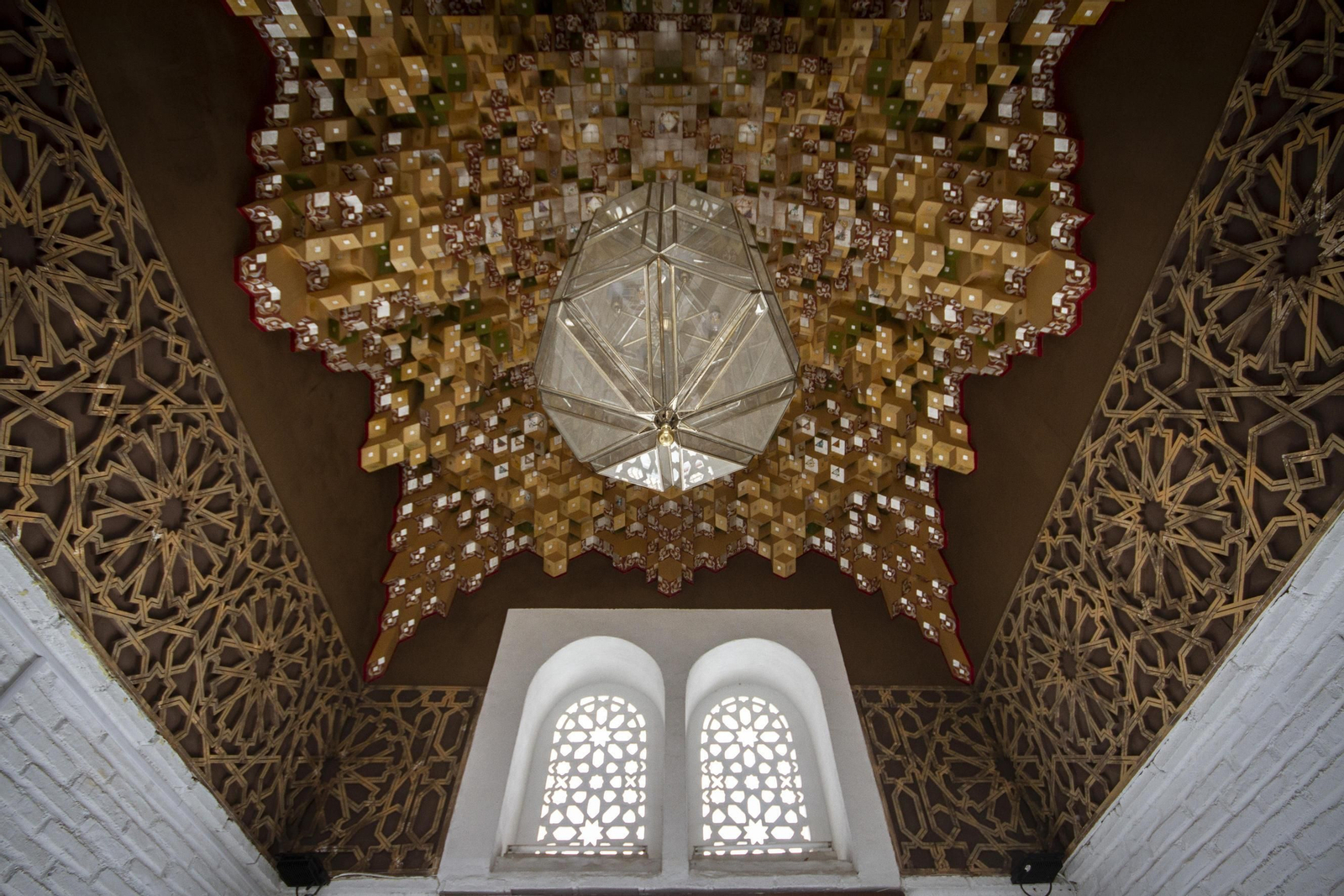 Fotos: la Mezquita Mayor de Granada, vacía por el confinamiento durante el Ramadán