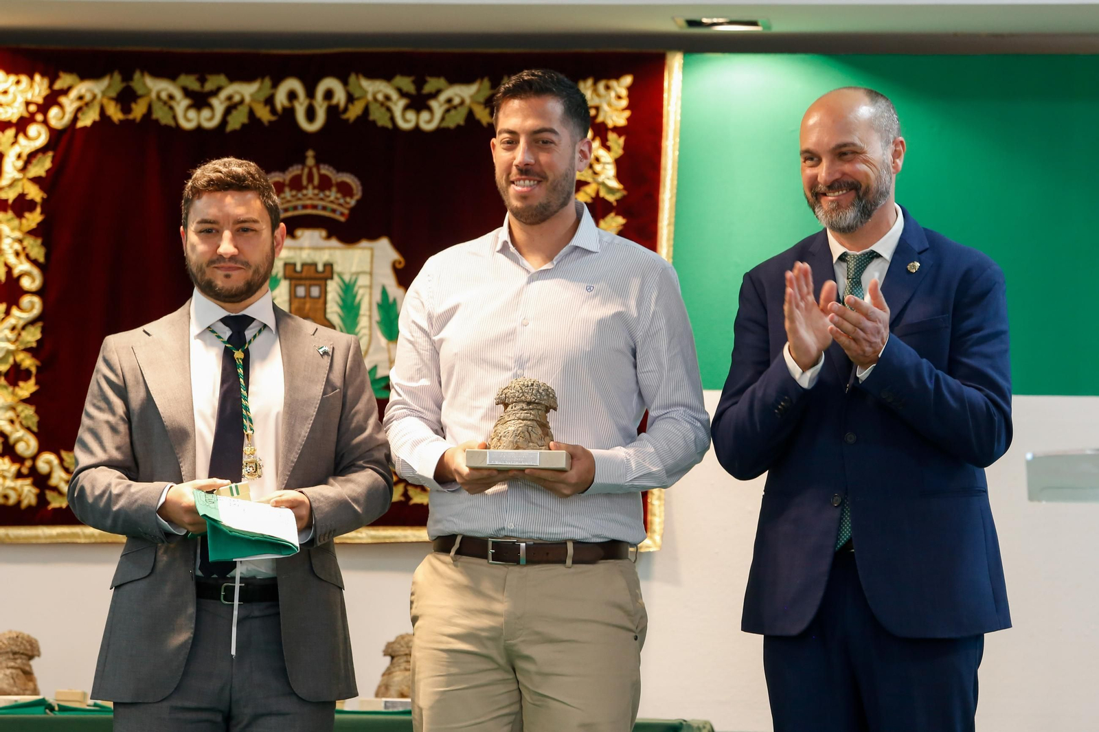 Fotos de la entrega de los reconocimientos por el Día de Andalucía en Los Barrios
