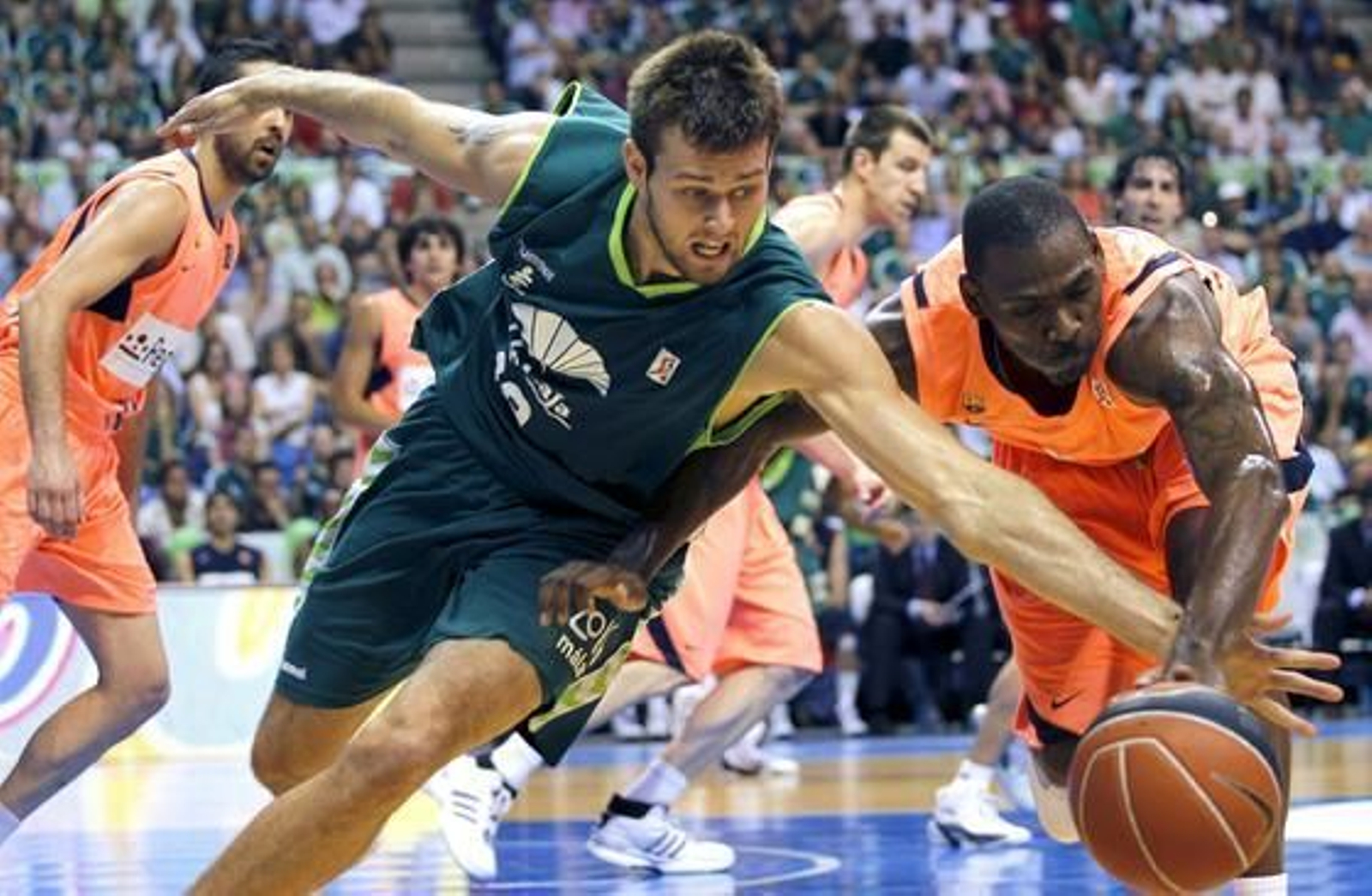 Unicaja cae eliminado de los play-off de la ACB en semifinales ante el Barcelona. /EFE
