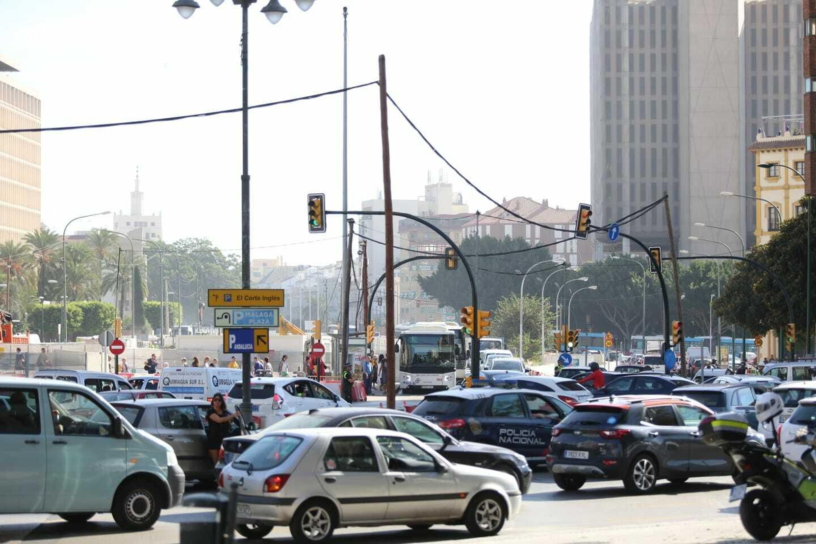 Fotos de la reapertura al tráfico de la Avenida de Andalucía y la Alameda de Colón