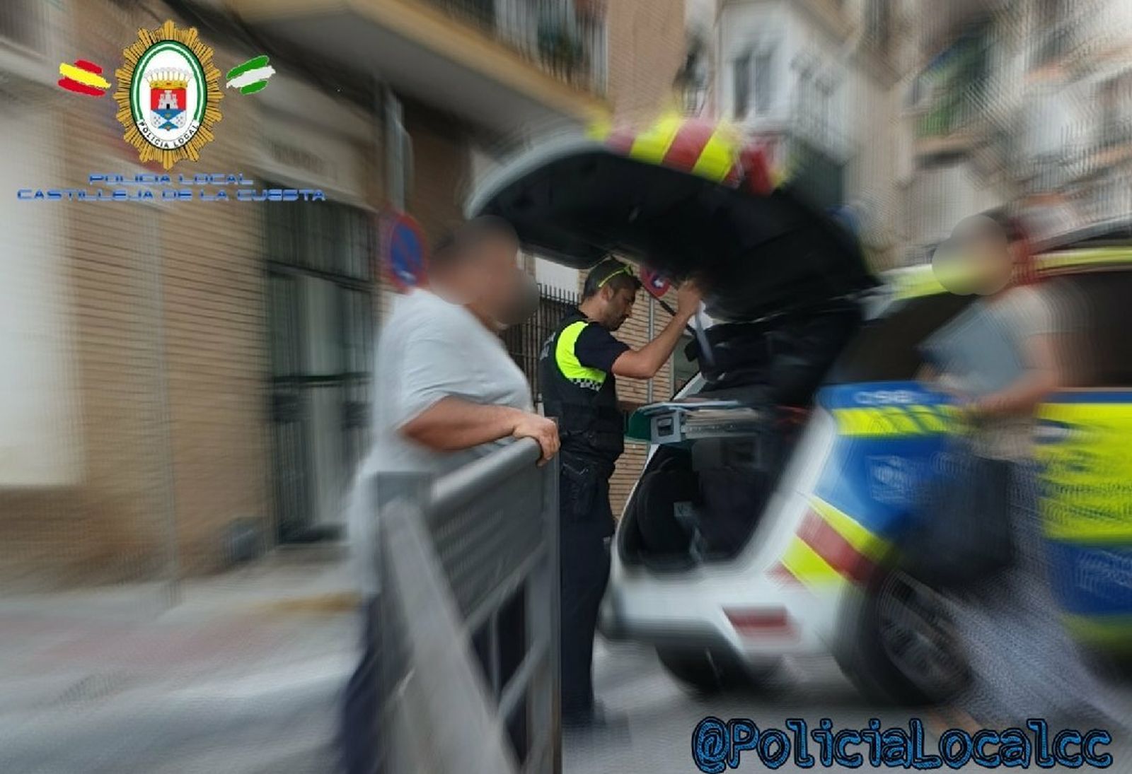 Un agente de la Policía Local de Castilleja de la Cuesta, en una intervención.