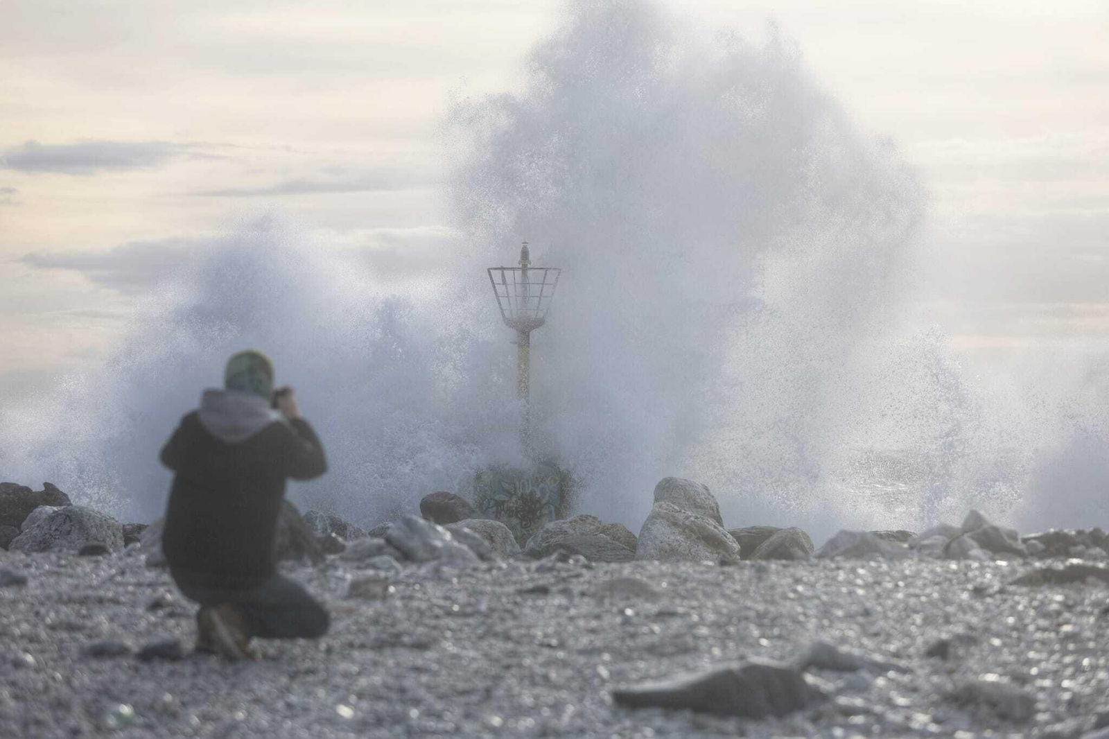 Las fotos del temporal de viento de levante en Málaga, en aviso naranja