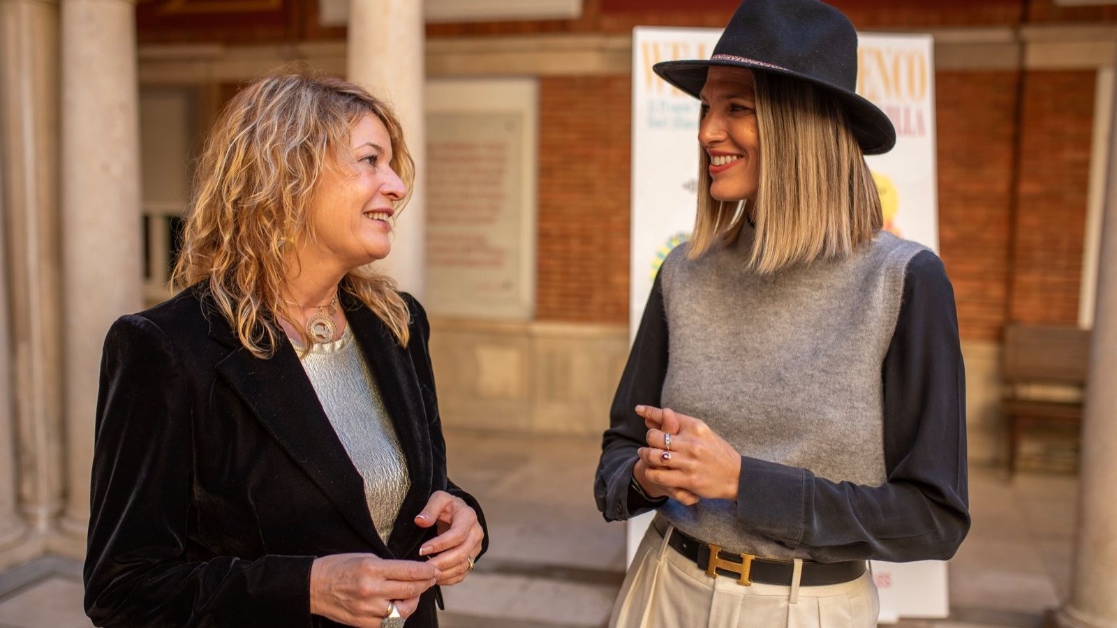 La alcaldesa de Huelva con la modelo y empresaria Laura Sánchez