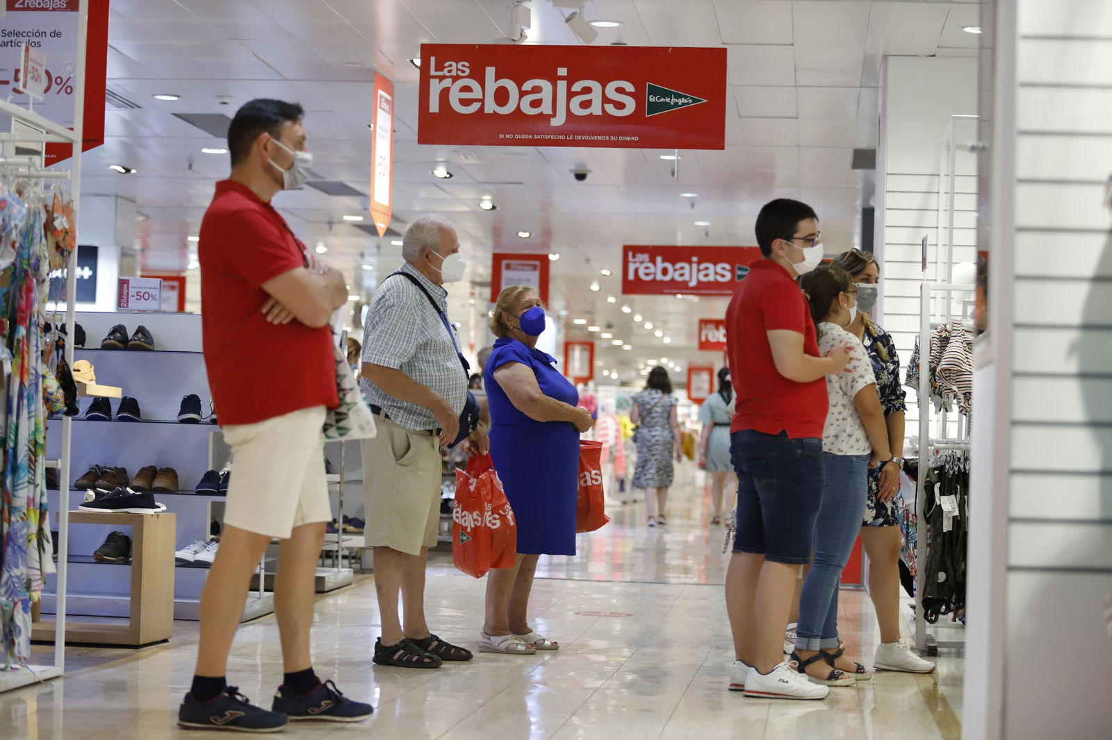 Imágenes de las Rebajas de verano en Huelva