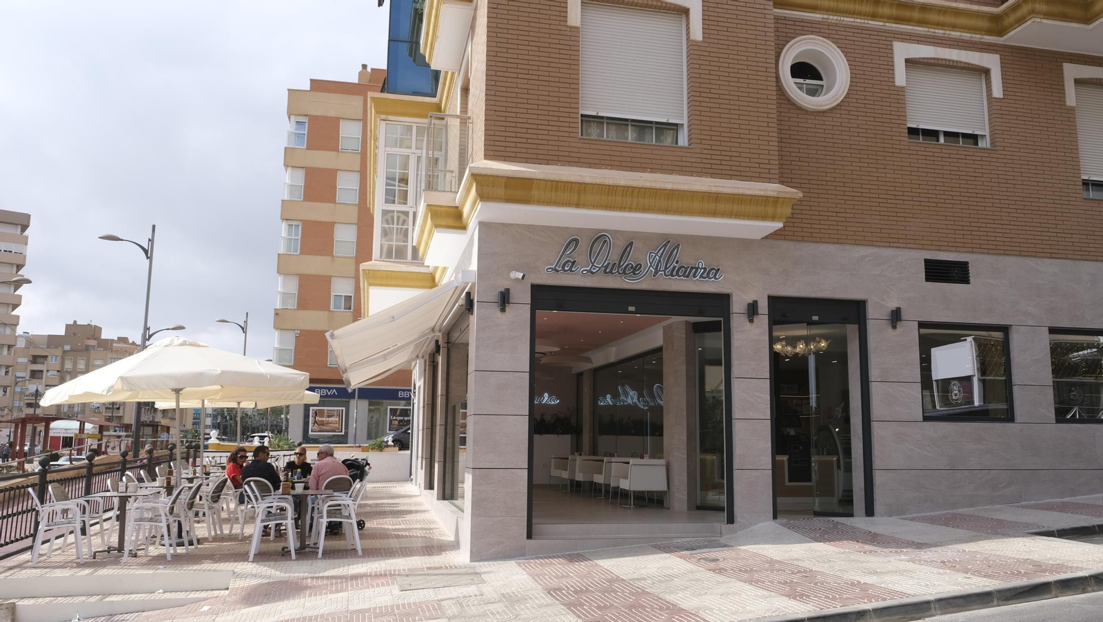 Fachada del flamante local de La Dulce Alianza, en la avenida Carlos III de Aguadulce. Fachada del flamante local de La Dulce Alianza, en la avenida Carlos III de Aguadulce.