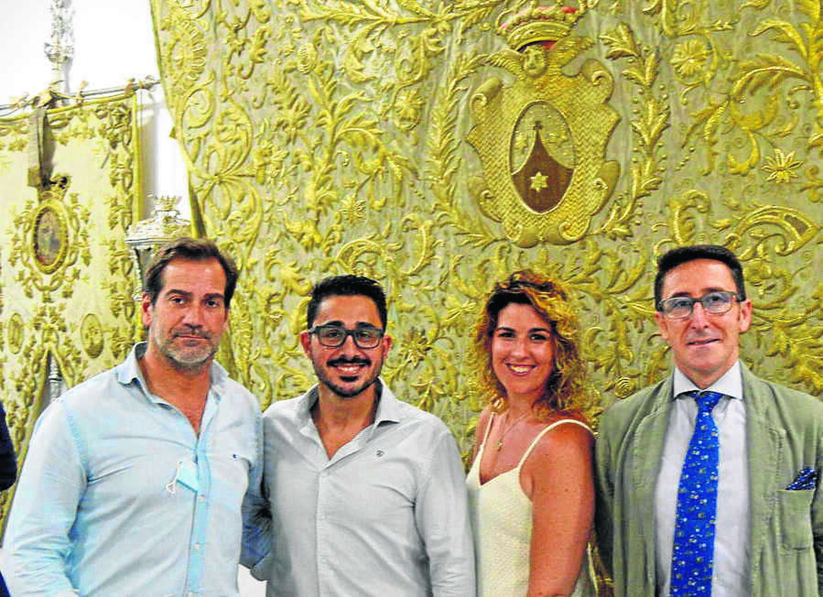 Mario Pardo, Adrián Hidalgo, Alejandra Quirell y Manolo Ruiz Gené en la nueva casa de la Hermandad del Carmen.