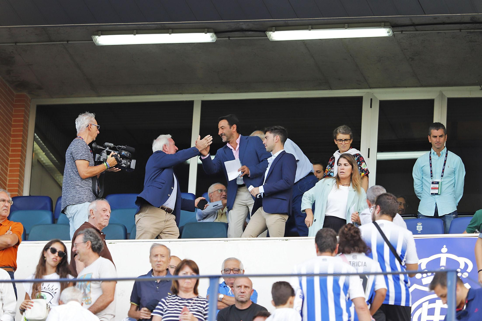 Imágenes del ambiente en el Recreativo de Huelva y Antequera CF