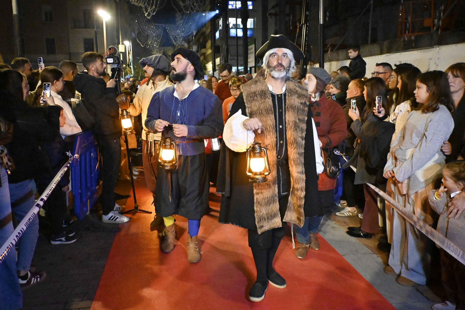 Las mejores imágenes del encendido del alumbrado 2025 en la Plaza de las Monjas