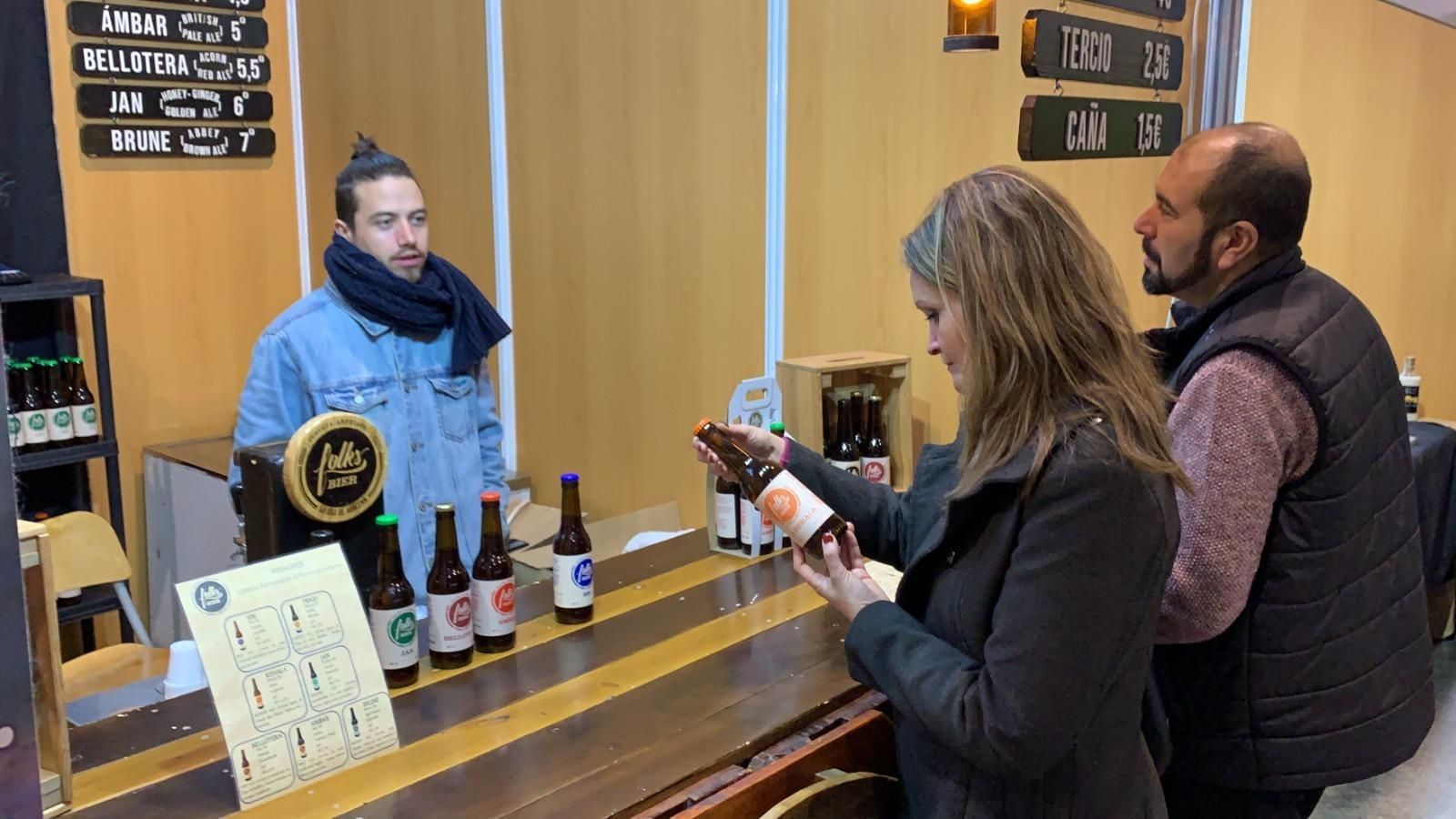 María Ponce, en la visita a un mercadillo de artesanía de Santa Olalla el año pasado. María Ponce, en la visita a un mercadillo de artesanía de Santa Olalla el año pasado.
