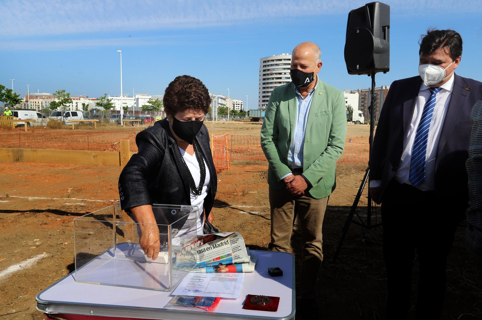 Imágenes de la  colocación de la primera piedra del nuevo colegio público ubicado en el 'Ensanche Sur'