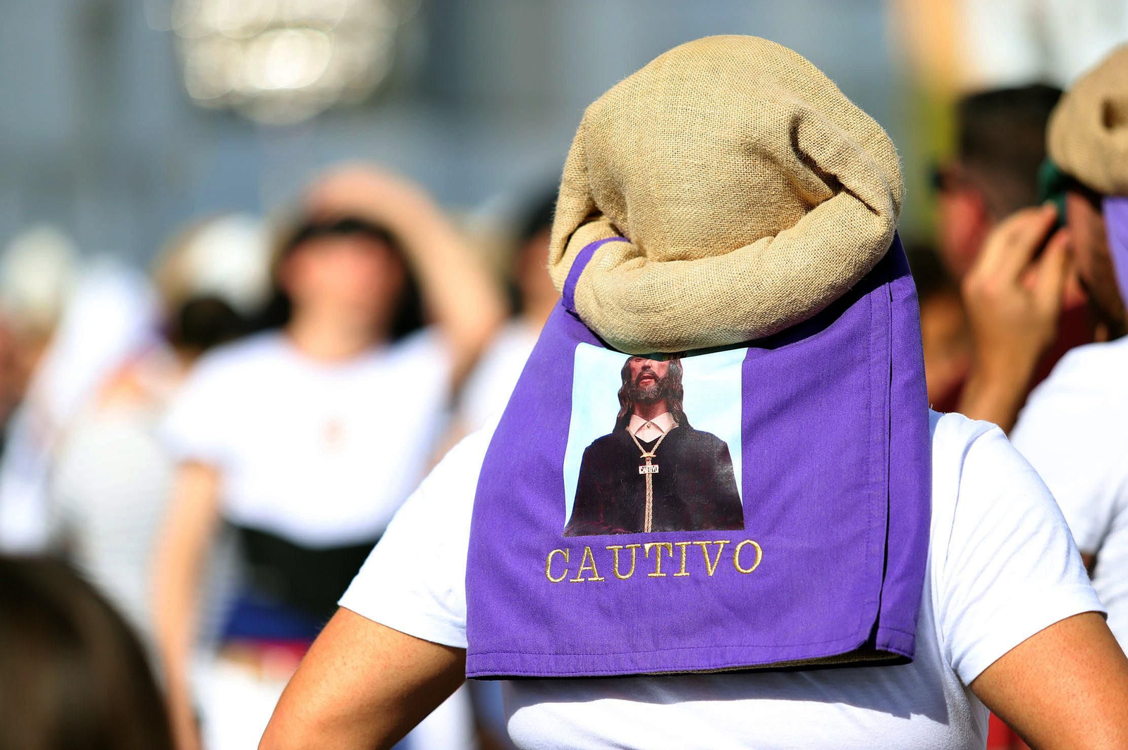 Imágenes del recorrido de la Hermandad del Cristo Cautivo de Huelva