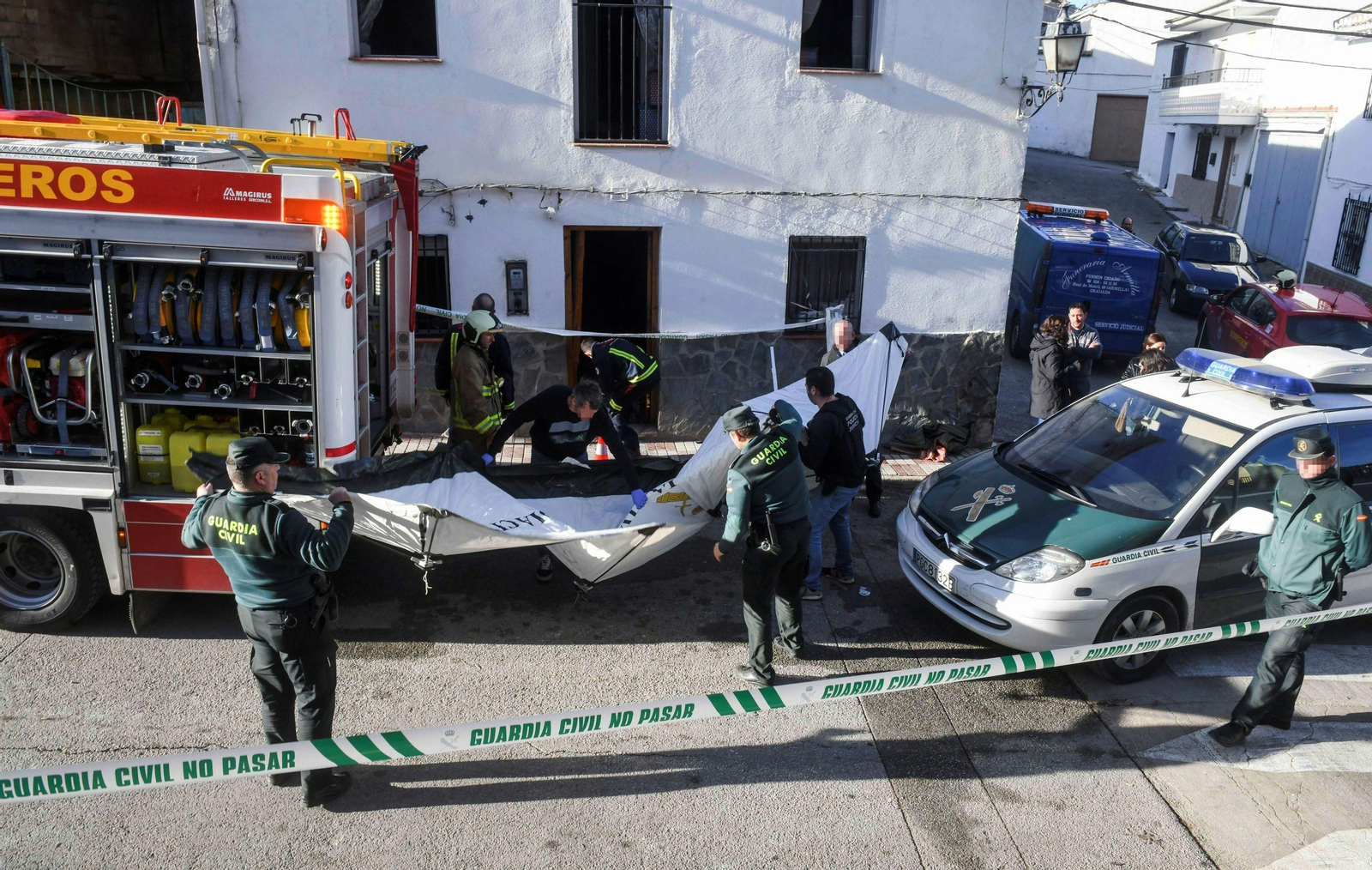 Inhalación de humo tras la combustión de un brasero, la causa del incendio que ha dejado tres muertos en Dehesas Viejas