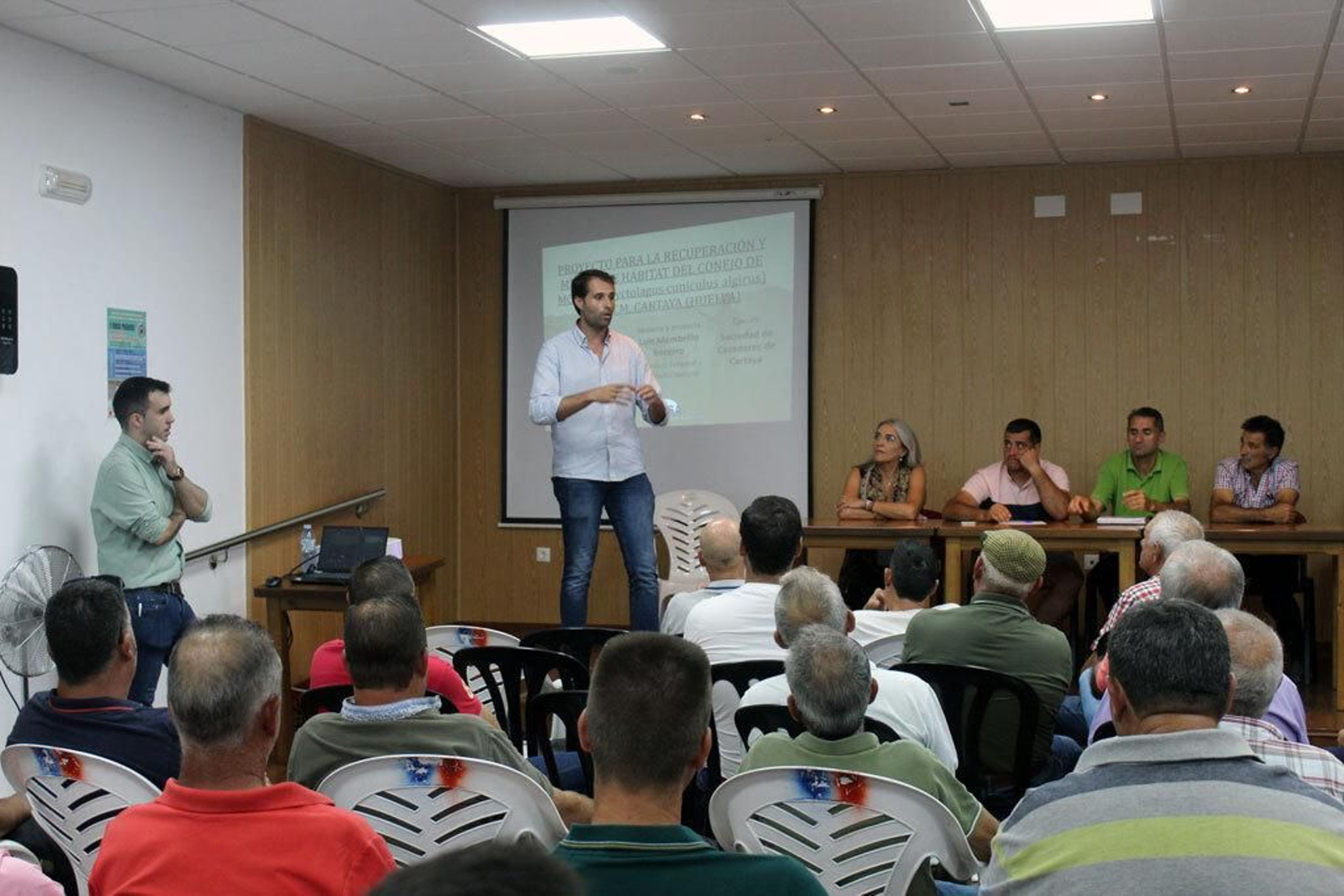 Presentación de los planes para recuperar el conejo en Cartaya.