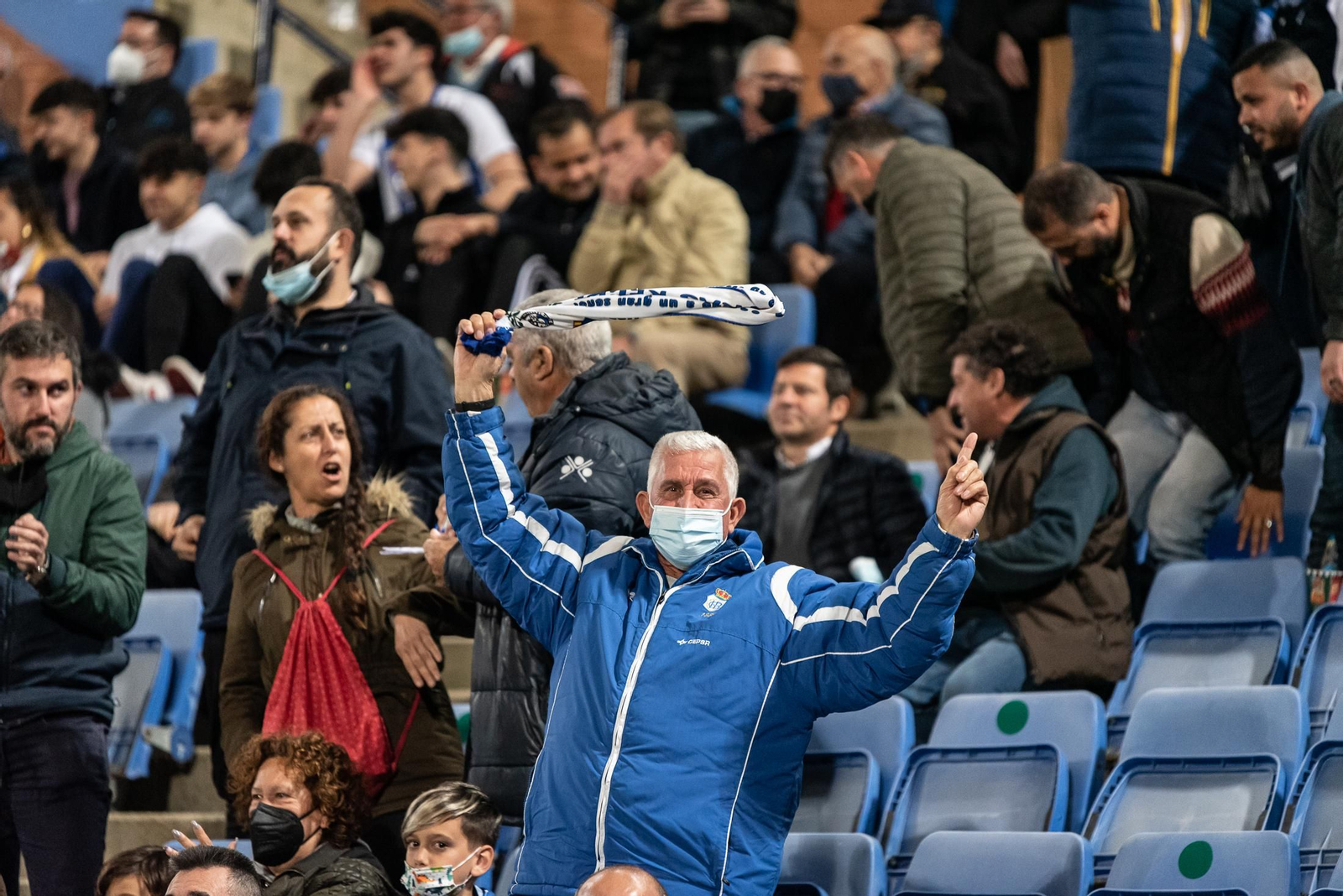Imágenes del ambiente en las gradas del Recre - Conil