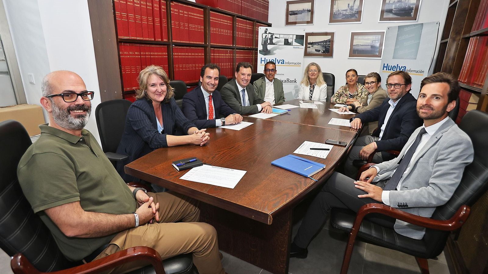 Un momento de la reunión del jurado en la sede de Huelva Información. Un momento de la reunión del jurado en la sede de Huelva Información.