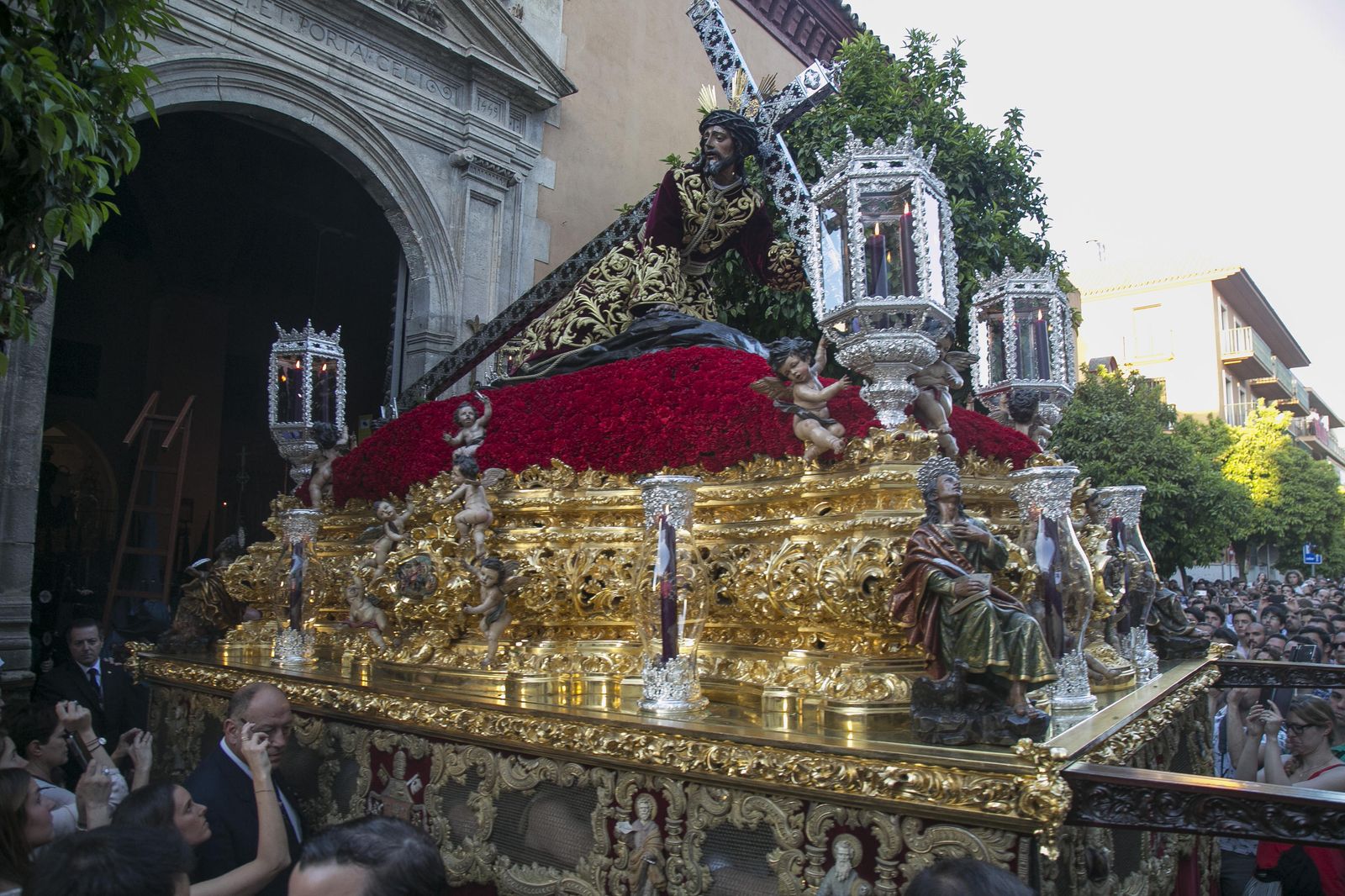 El Señor de las Penas saliendo de la parroquia de San Vicente el pasado Lunes Santo.