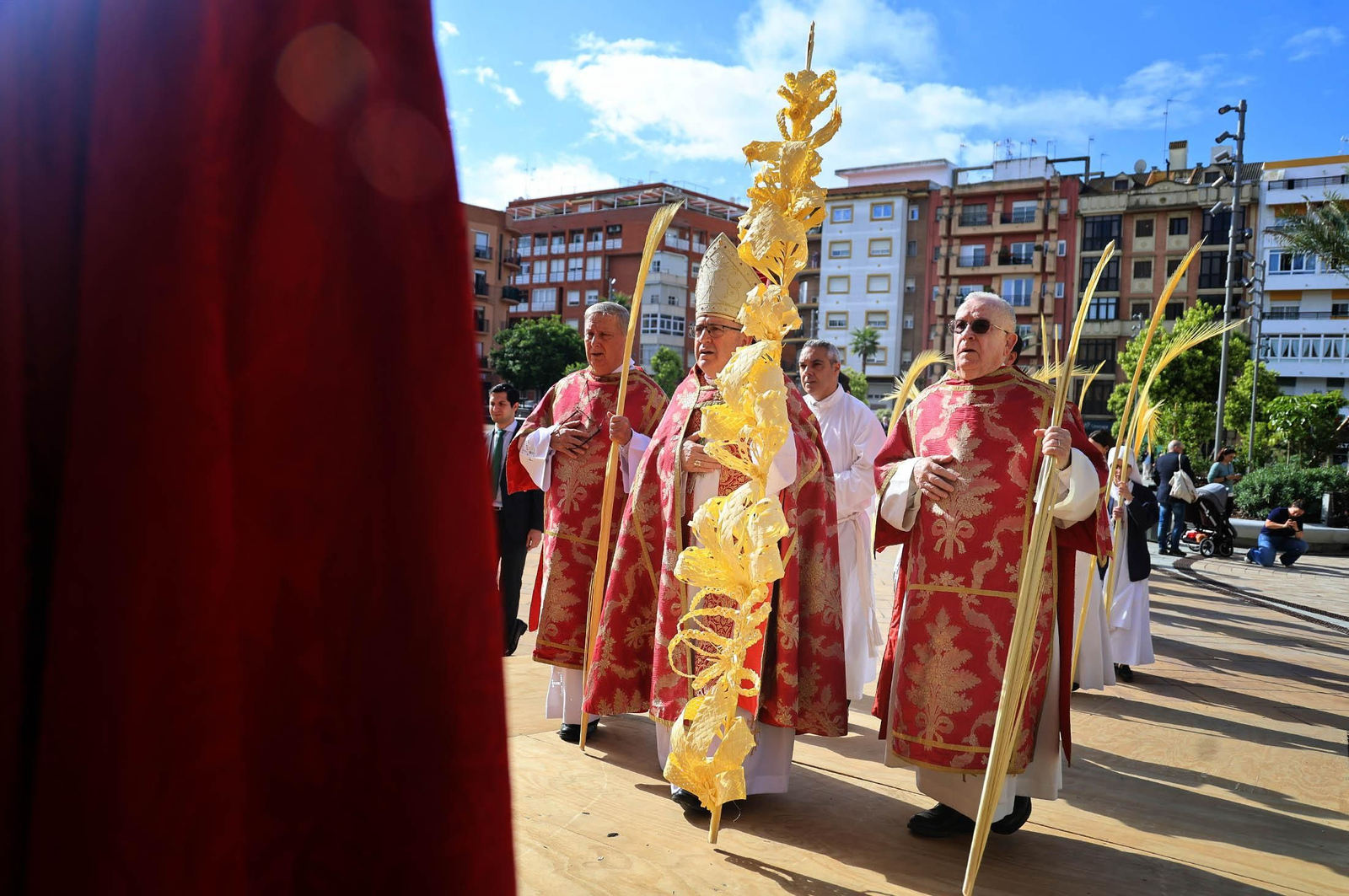 Domingo de Ramos 2025: Imágenes de la Misa presidida por el obispo de Huelva, Santiago Gómez, en la Catedral de Huelva