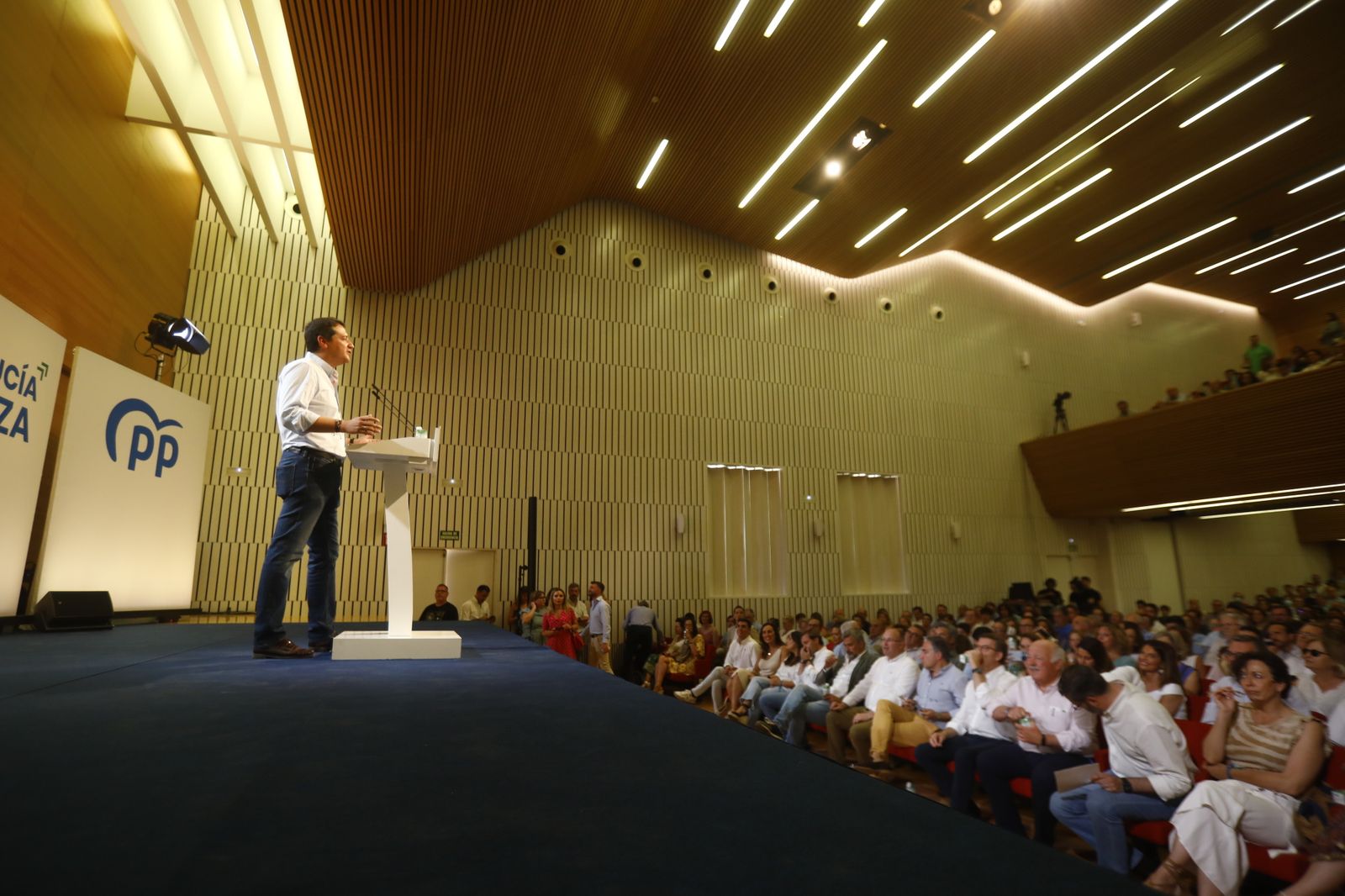 La visita de Núñez-Feijóo a Córdoba, en imágenes