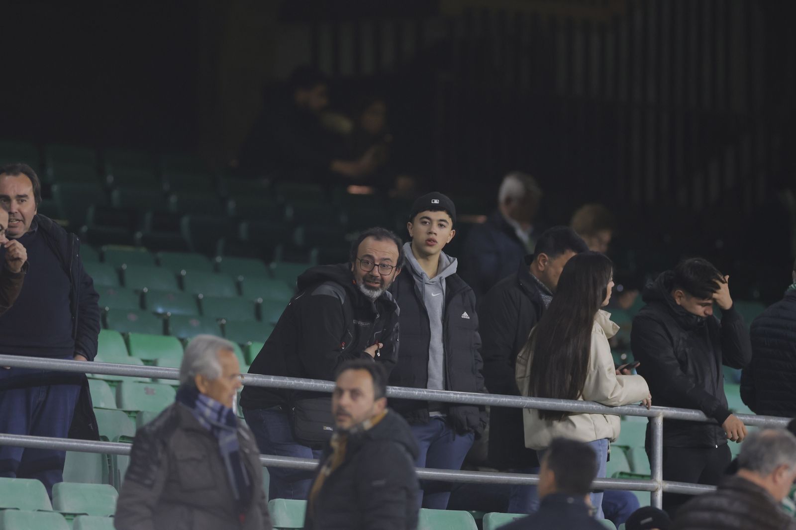 Búscate en las fotos del Betis-Barcelona